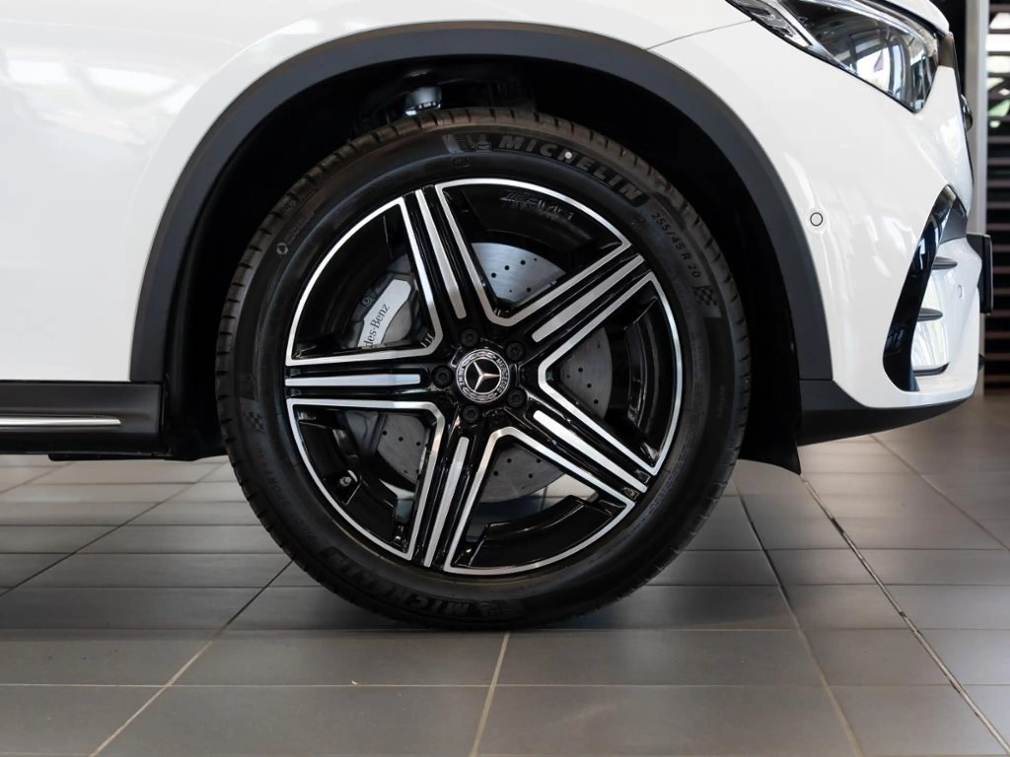 Mercedes-Benz GLC 200 d 4MATIC AMG NIGHT MEMO 360 AHK DISTR — photo 6