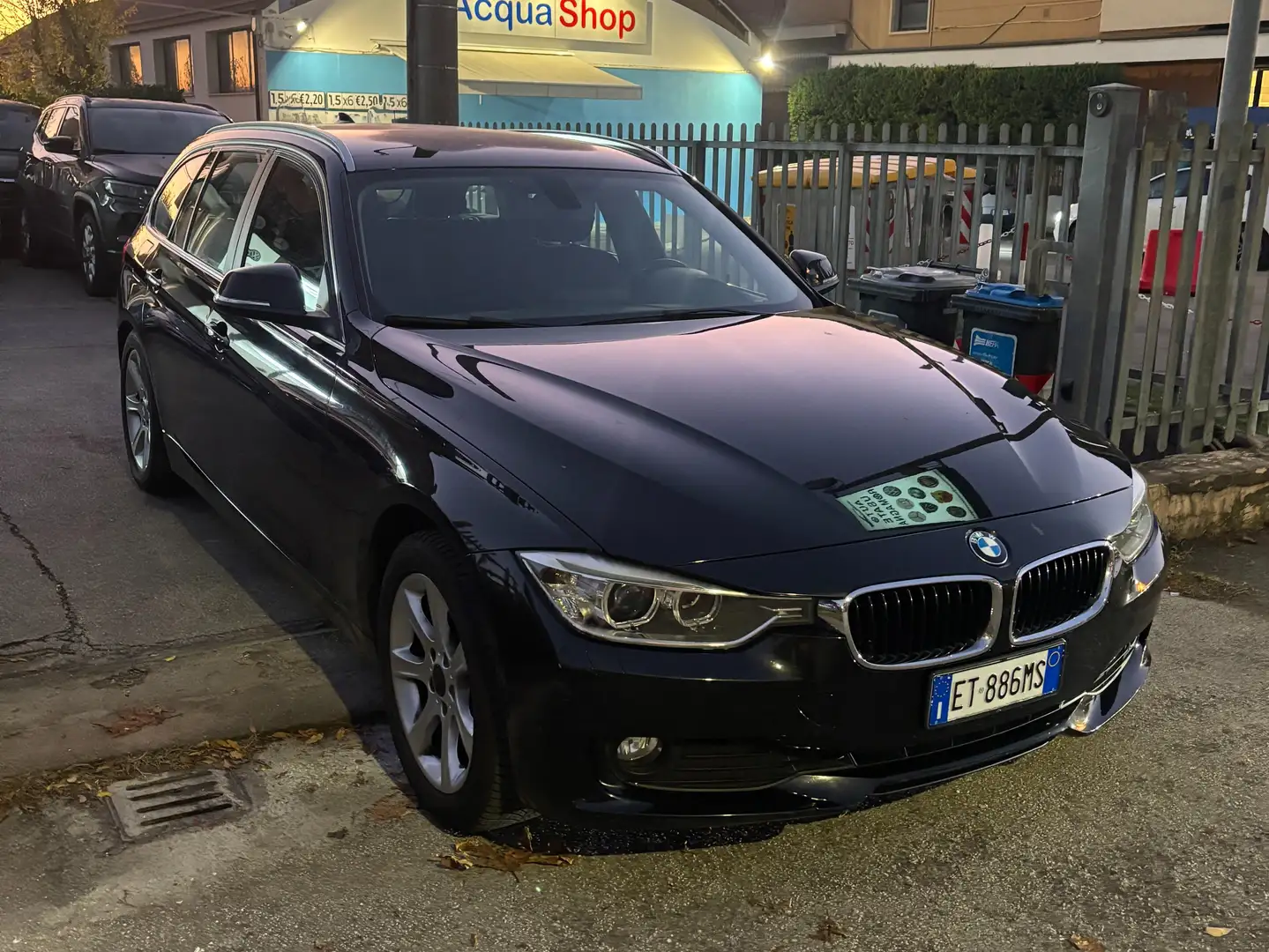 BMW 320 Serie 3 F31 2012 Touring 320d NESSUN VINCOLO Zwart - 2