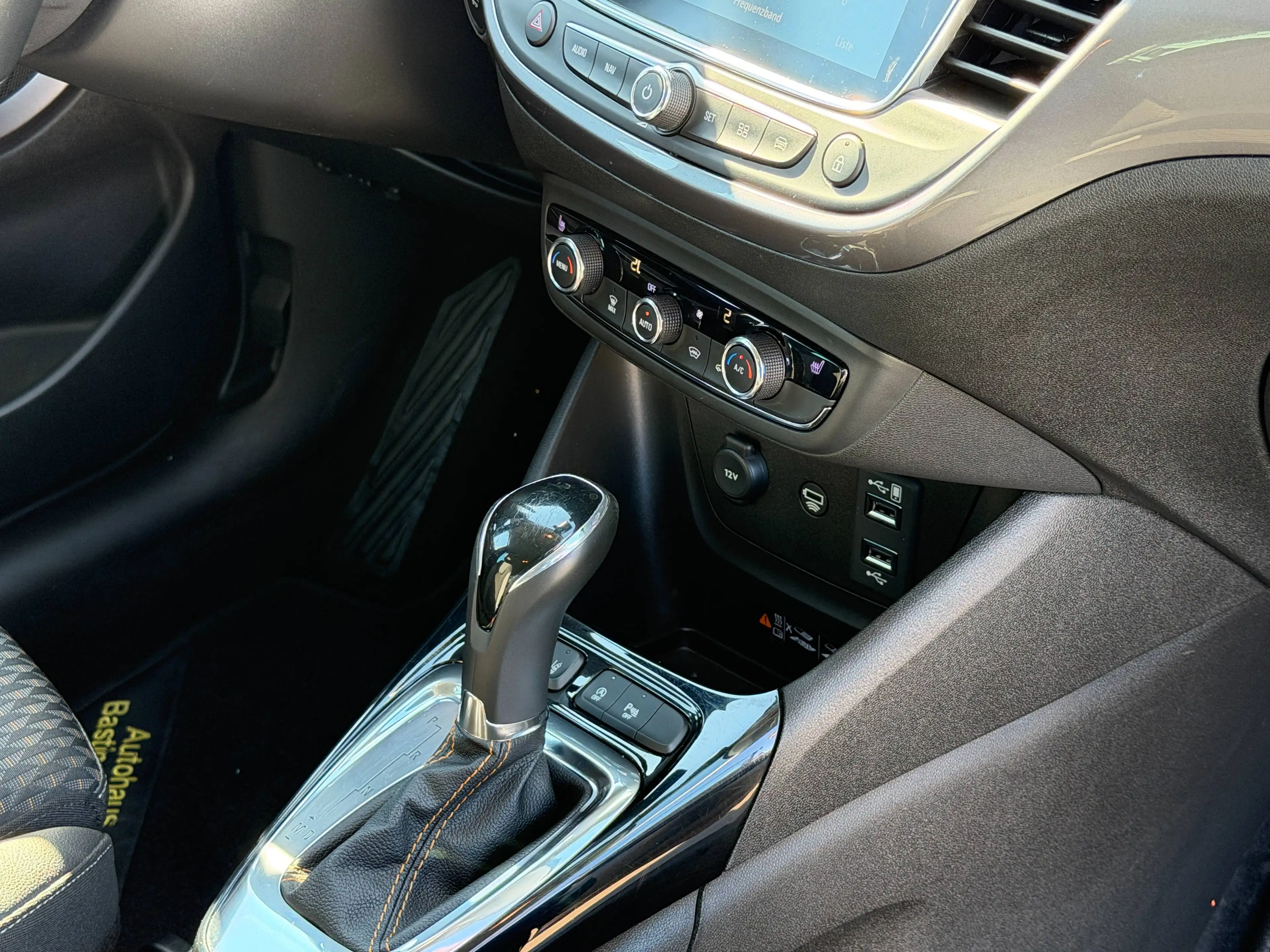 Opel Crossland X Innovation — photo 13