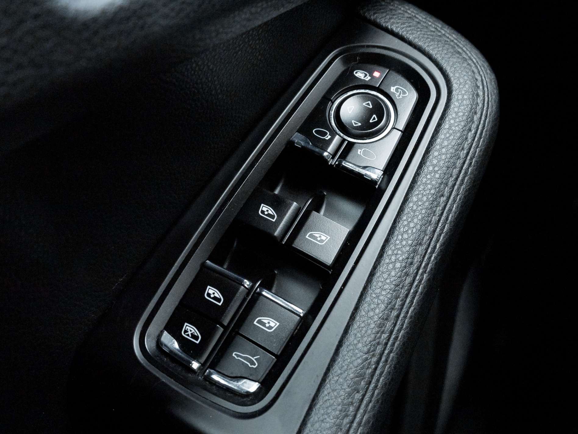 2017 Porsche Macan AWD S -Dealer Serviced-BOSE-Showroom Condition thumb 14
