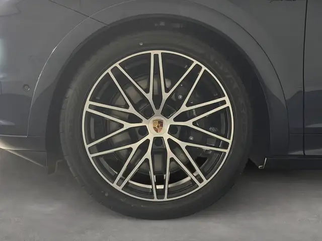 Porsche Cayenne view 9