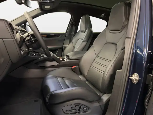 Porsche Cayenne view 14