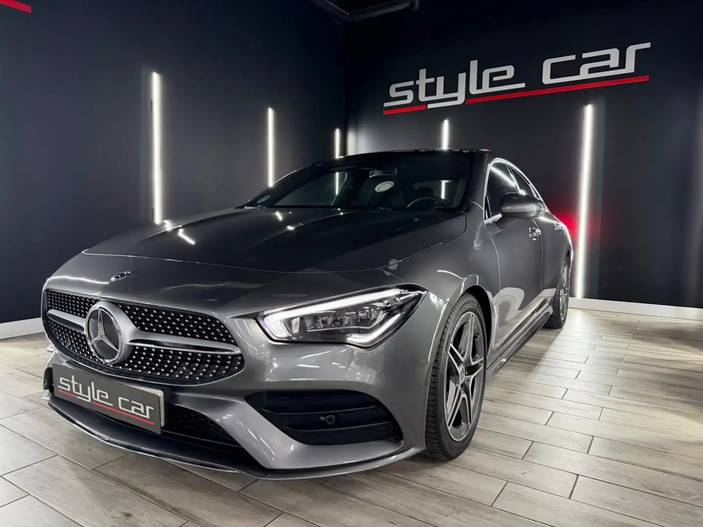Mercedes-Benz CLA 200 Gris - 1