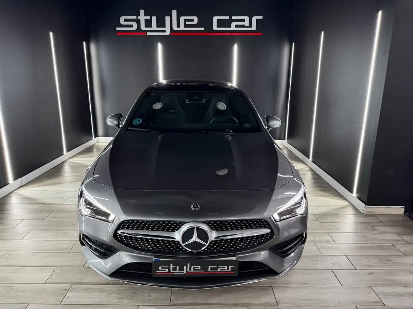 Mercedes-Benz CLA 200 Gris - 2