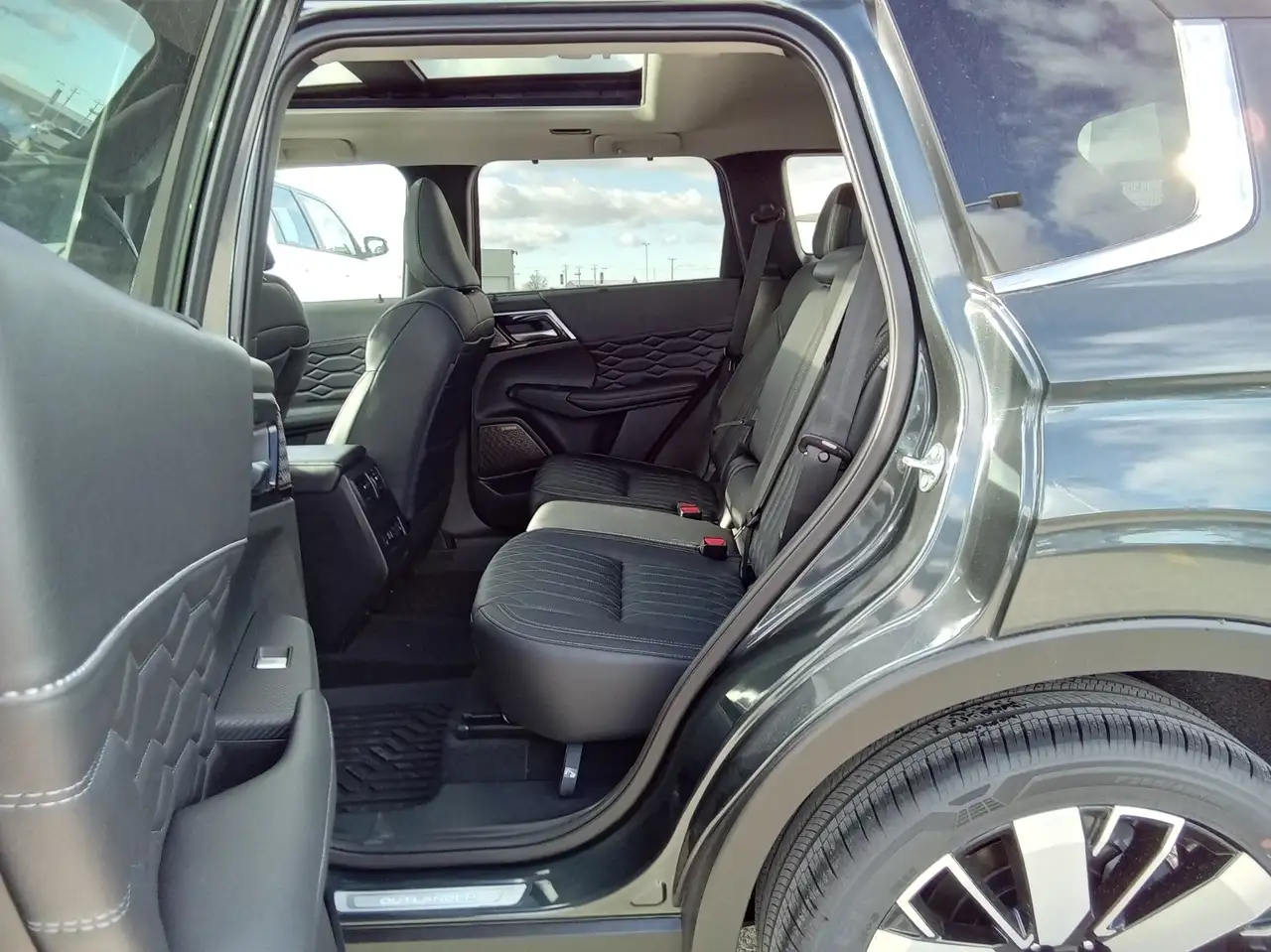 Mitsubishi Outlander снимка Mitsubishi Outlander