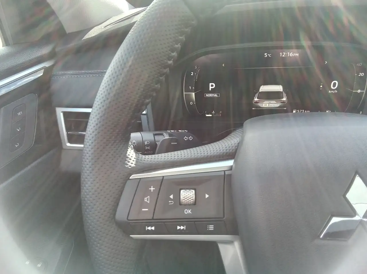 Mitsubishi Outlander снимка Mitsubishi Outlander