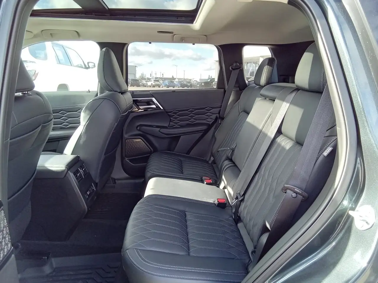 Mitsubishi Outlander снимка Mitsubishi Outlander