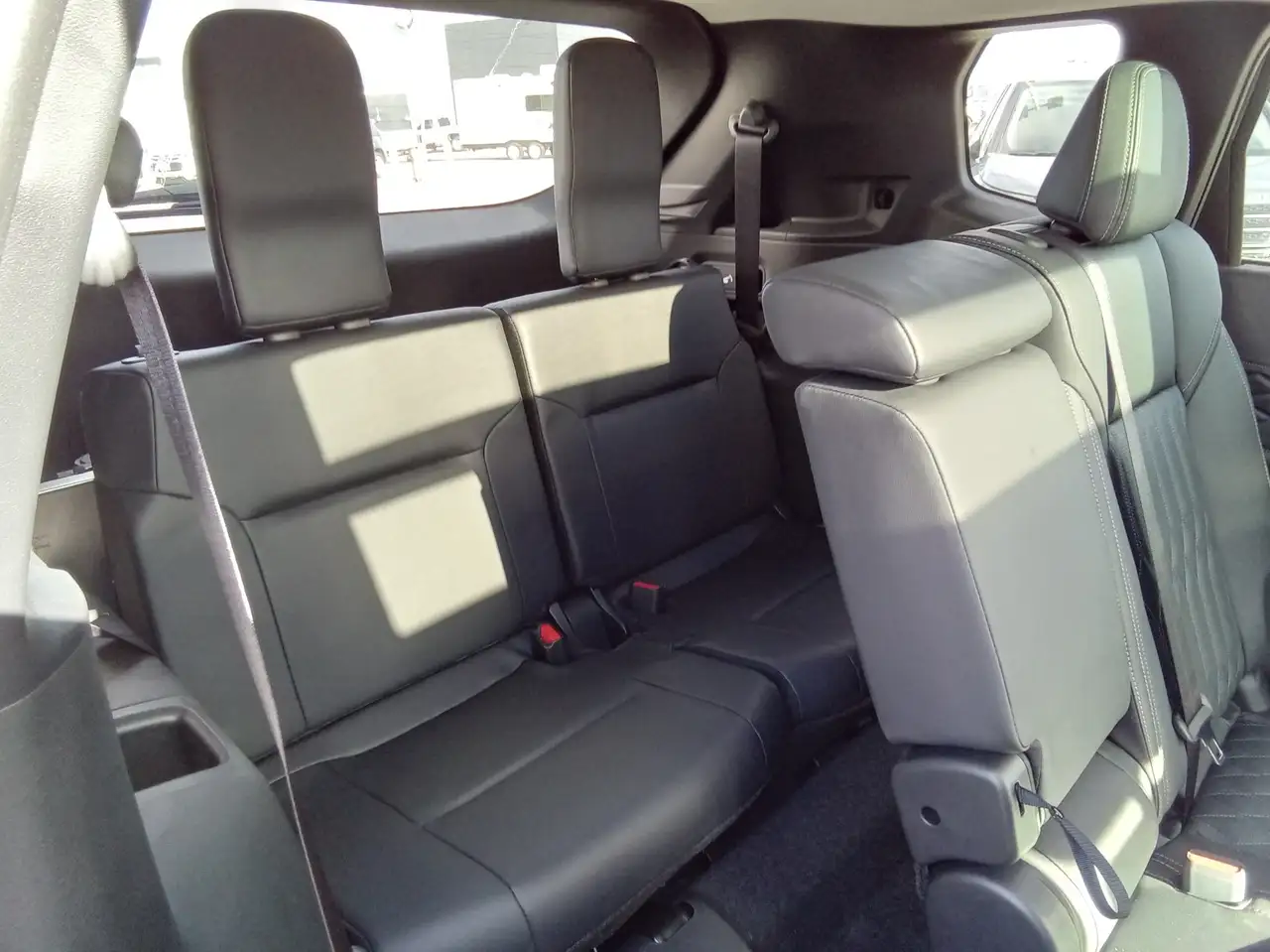 Mitsubishi Outlander снимка Mitsubishi Outlander