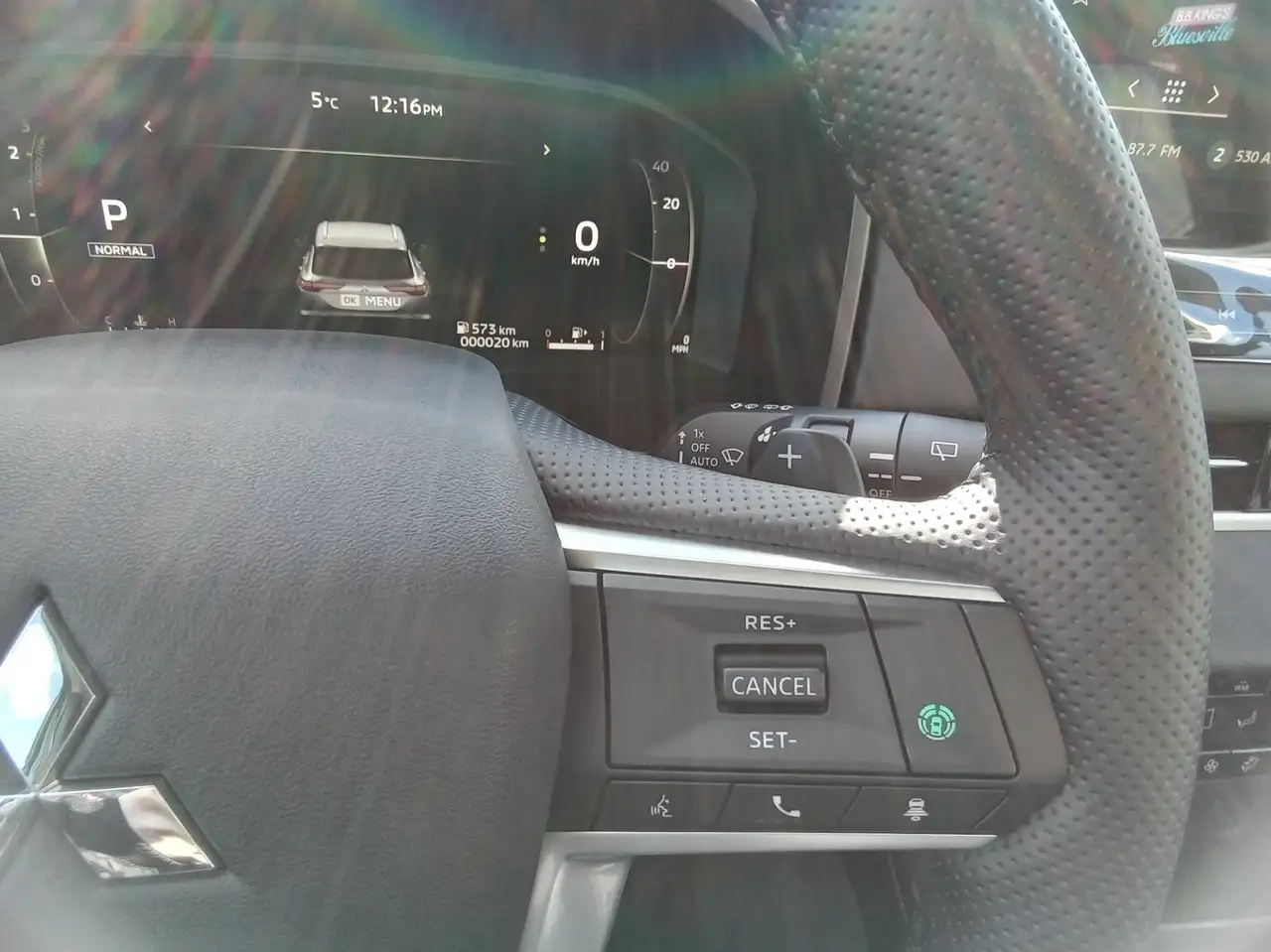 Mitsubishi Outlander снимка Mitsubishi Outlander