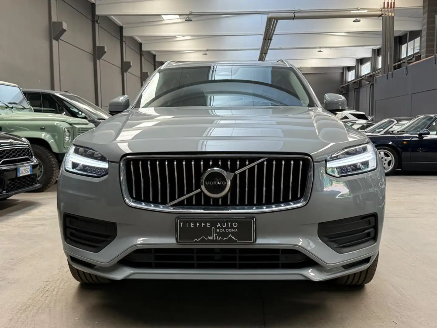 Volvo XC90 B5 (d) AWD automatico 7 posti Core Grigio - 2
