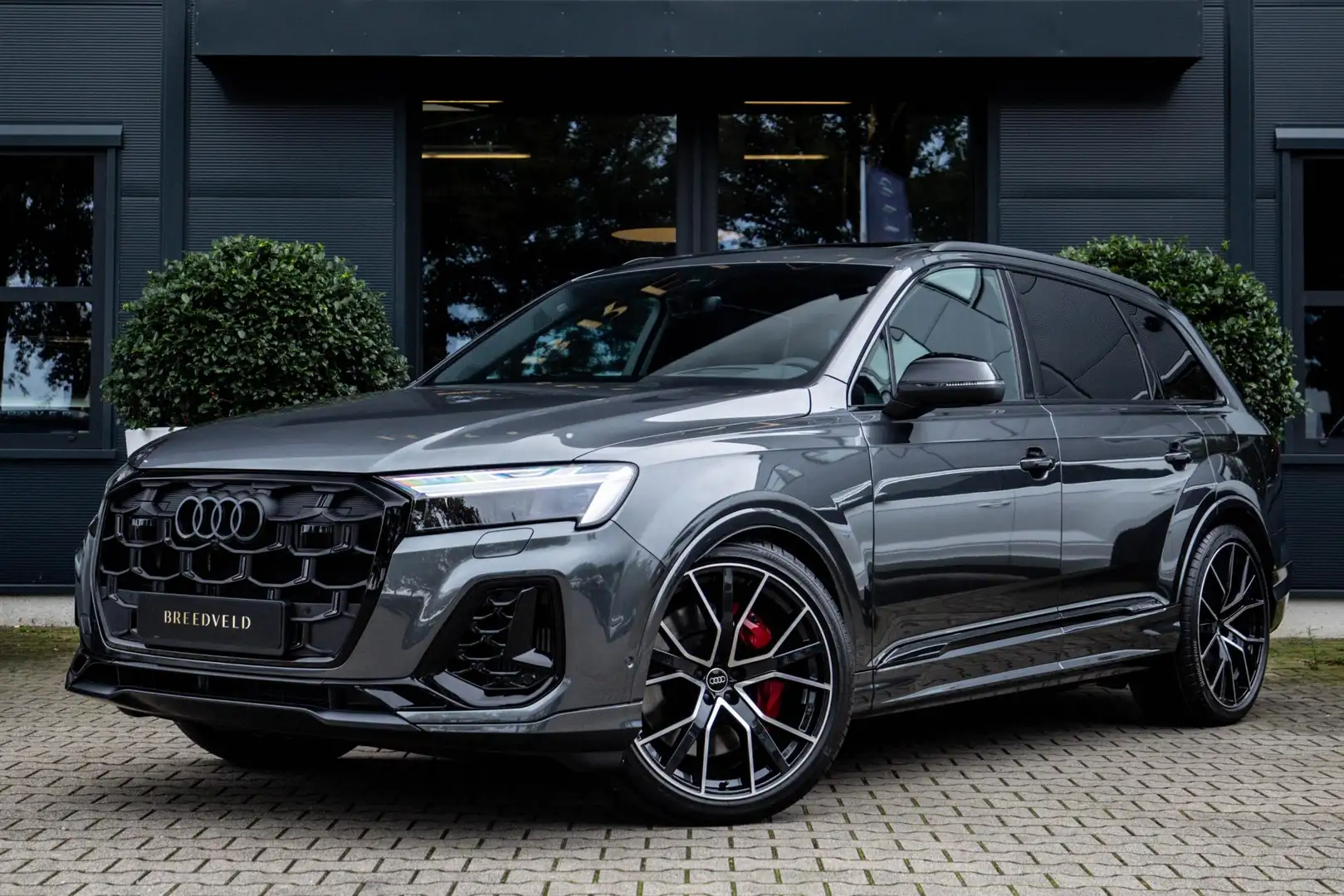 Audi Q7 60 TFSI e Competition 490pk, Full-options 2025 Grijs - 1