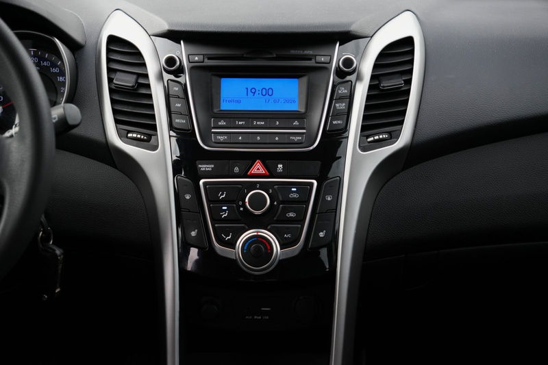 Hyundai i30 cw blue Classic/8-FACH/PDC/SHZ/KLIMAA/ — photo 14