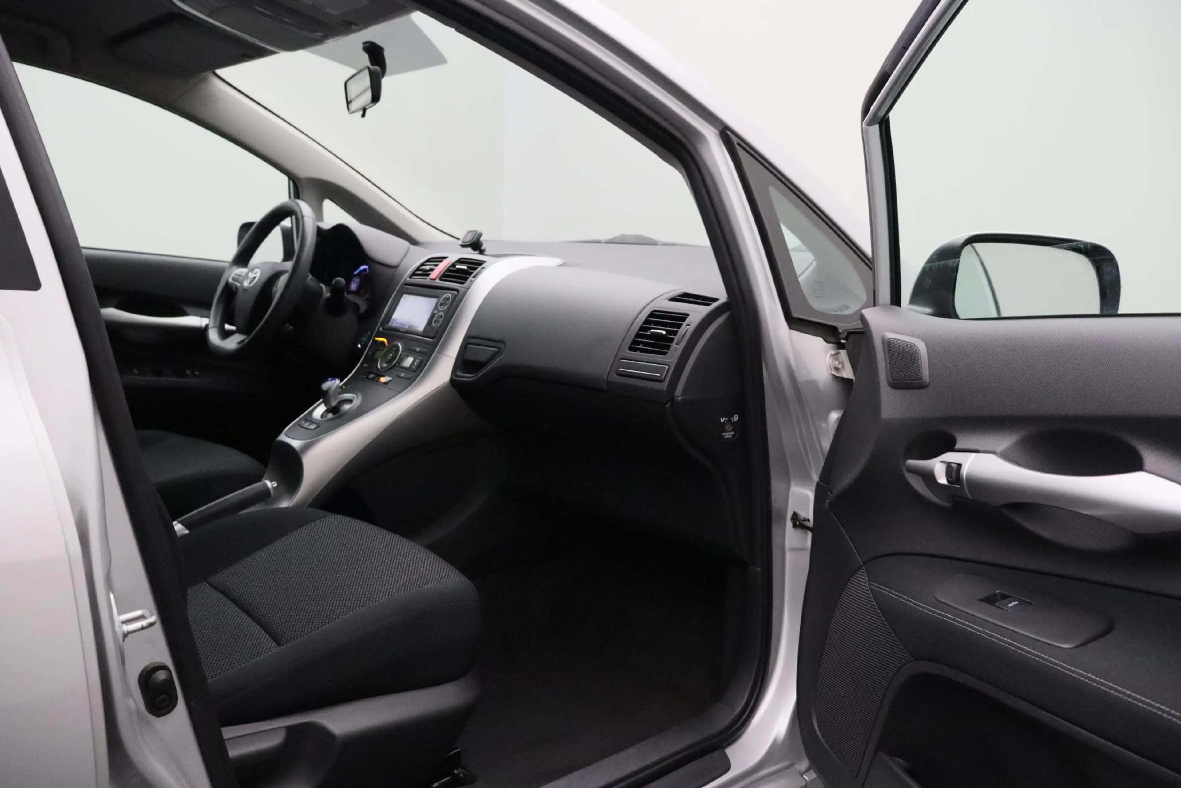 Toyota Auris 1.8 Full Hybrid Aspiration 2012 NAP | Navigatie | — photo 9