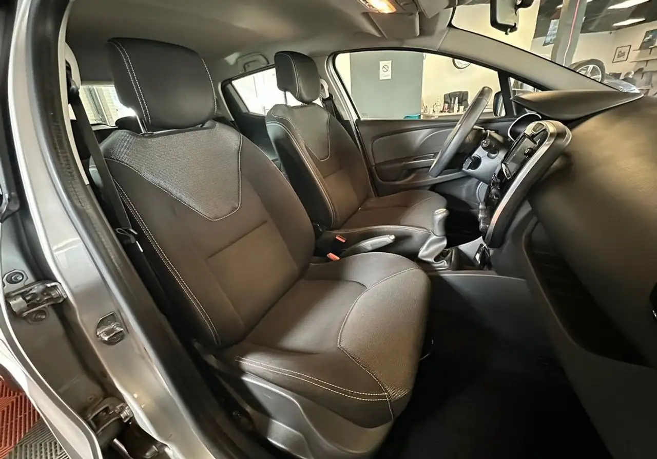 Renault Clio Citadine 5 portes — photo 10