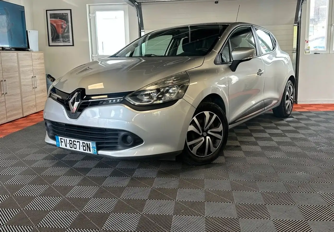 Renault Clio Citadine 5 portes — photo 4