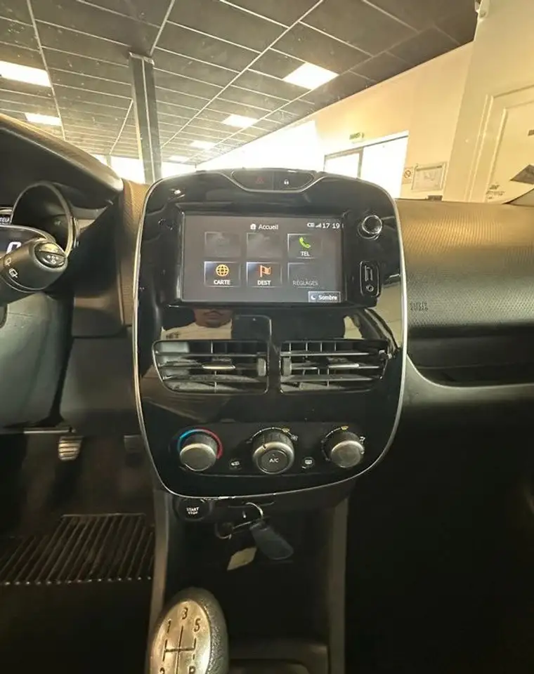Renault Clio Citadine 5 portes — photo 9