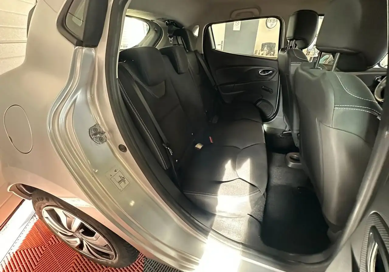 Renault Clio Citadine 5 portes — photo 12