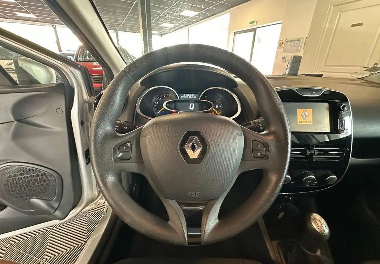 Renault Clio Citadine 5 portes — photo 8