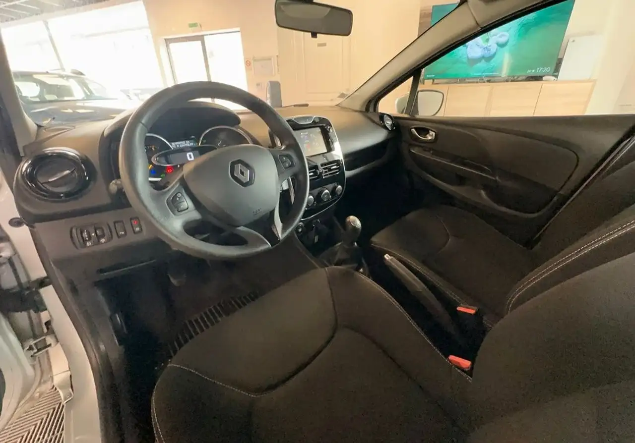 Renault Clio Citadine 5 portes — photo 7