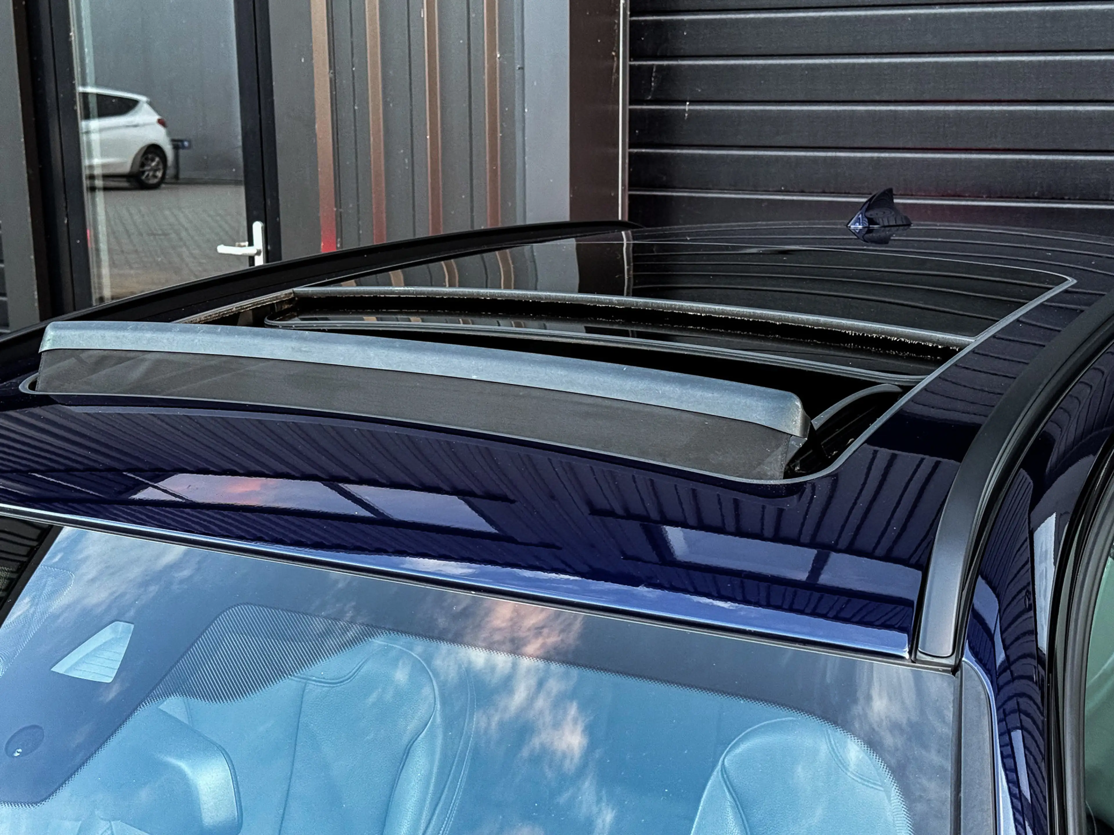 BMW 330 3-serie Touring 330i xDrive 3X M-Sport 252 PK PANO — photo 5