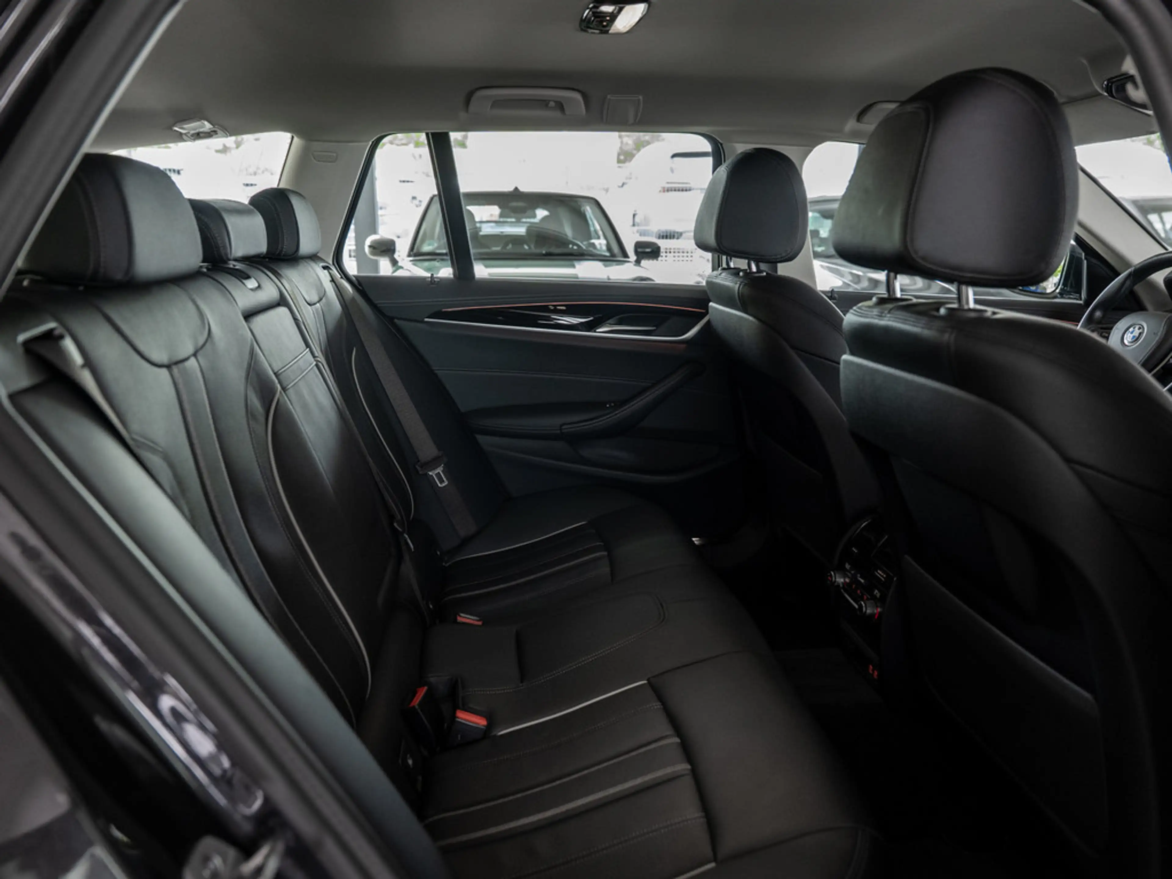BMW 530 i Touring xDrive Luxury Line FACEL. AHK — photo 10