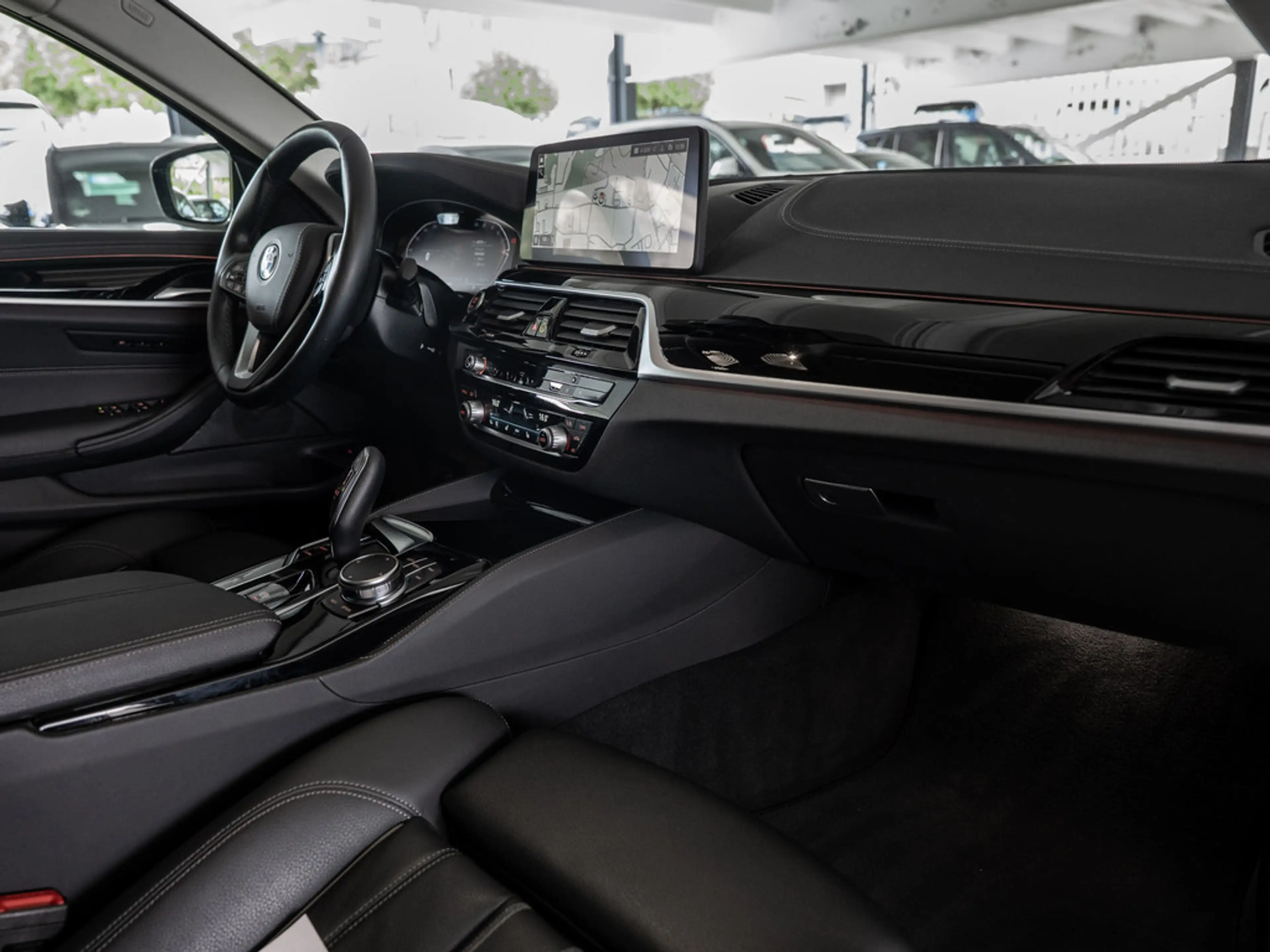 BMW 530 i Touring xDrive Luxury Line FACEL. AHK — photo 9