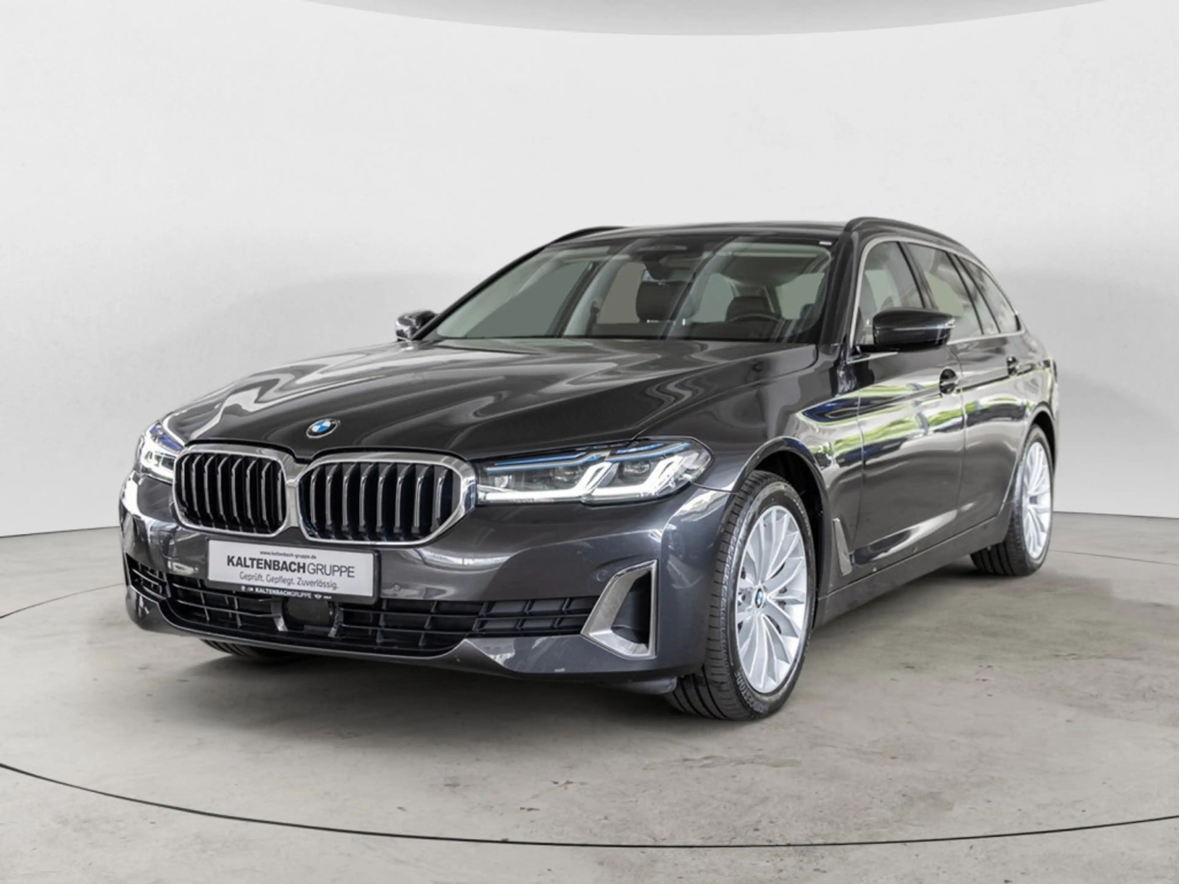 BMW 530 i Touring xDrive Luxury Line FACEL. AHK — photo 2