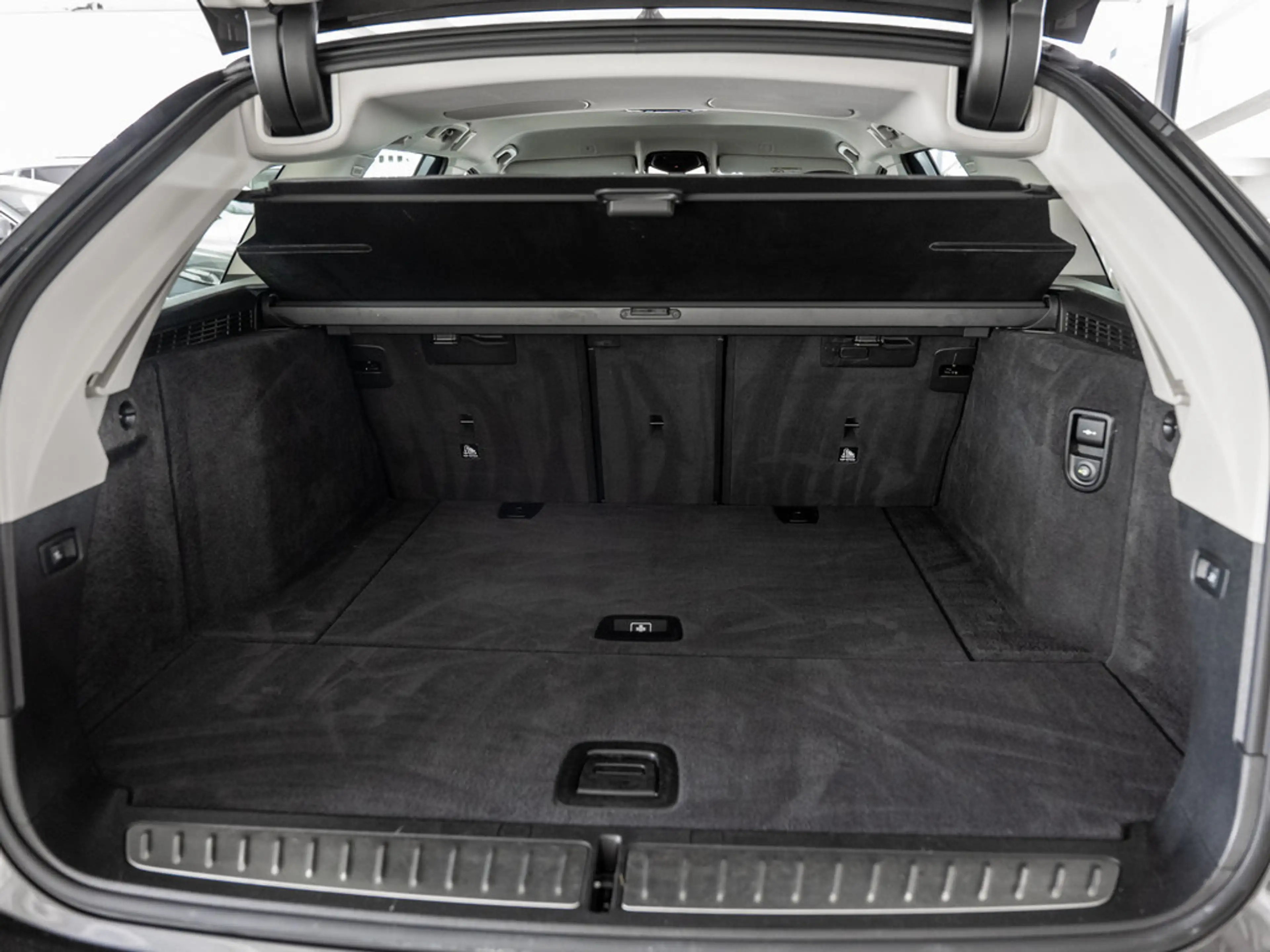 BMW 530 i Touring xDrive Luxury Line FACEL. AHK — photo 14
