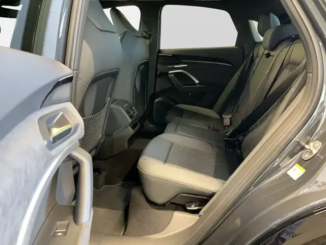 Audi Q5 view 9