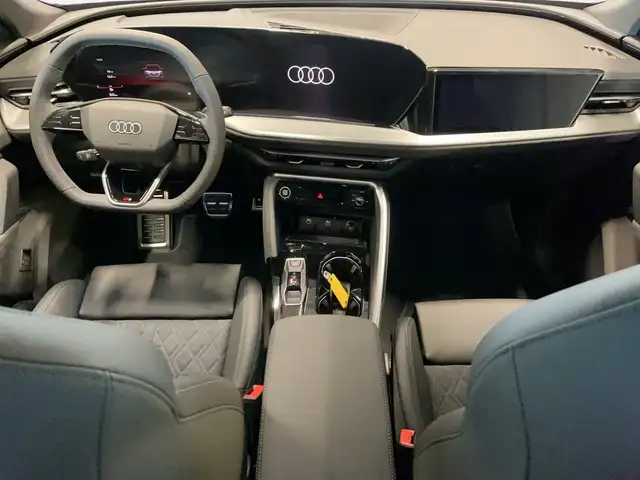 Audi Q5 view 10