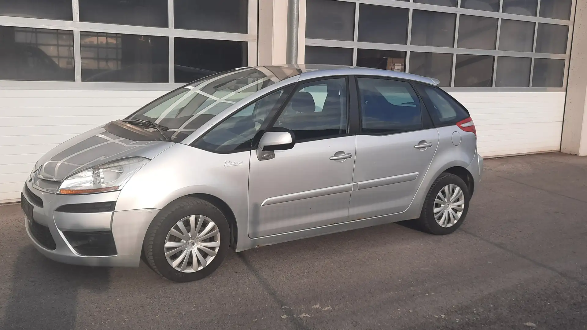 Citroen C4 Picasso 1,8i 16V X Silber - 1