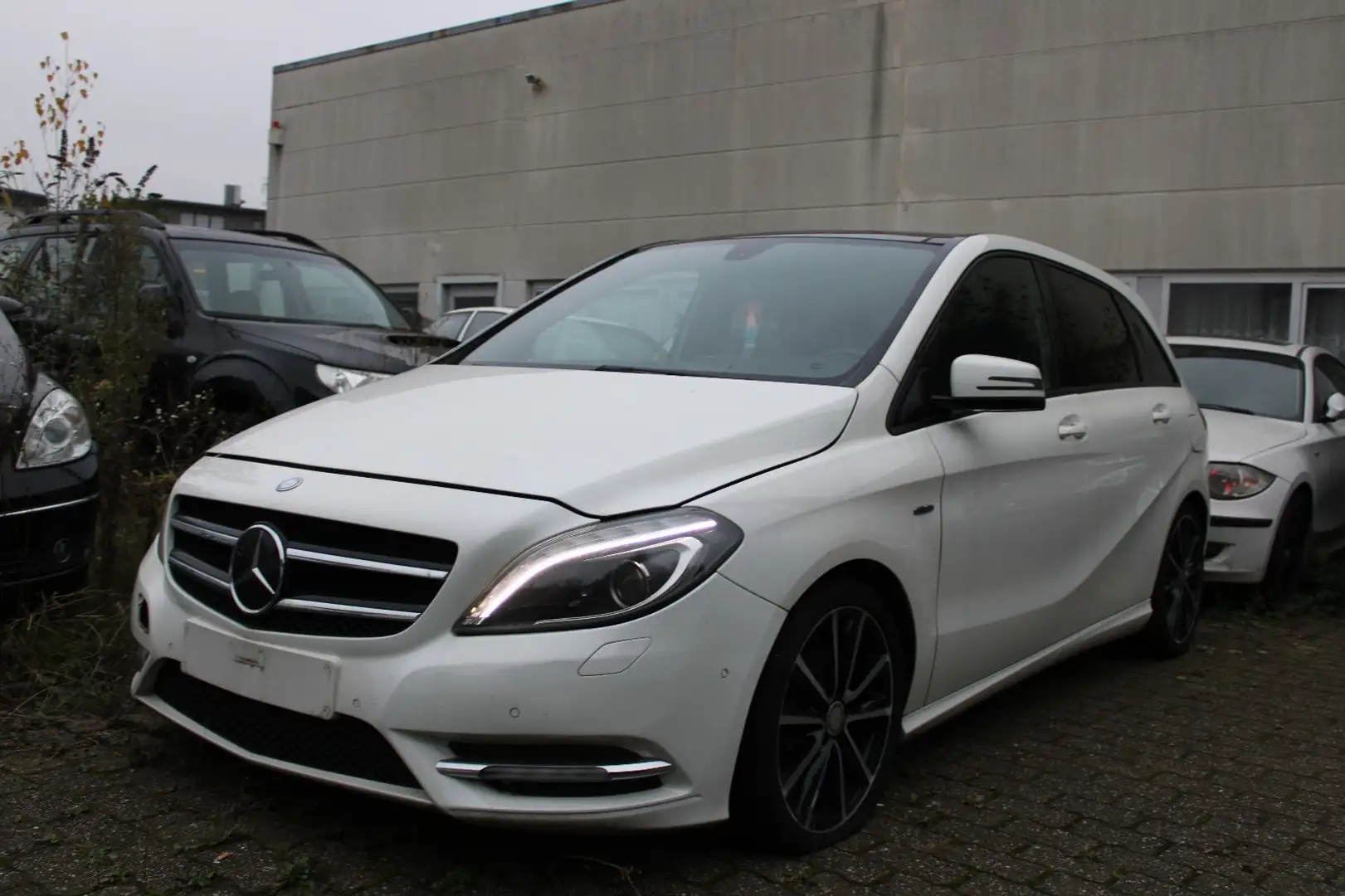 Mercedes-Benz B 200 CDI*NAVI*XENON+PANO*LEDER*NEUES MODELL! Blanc - 1
