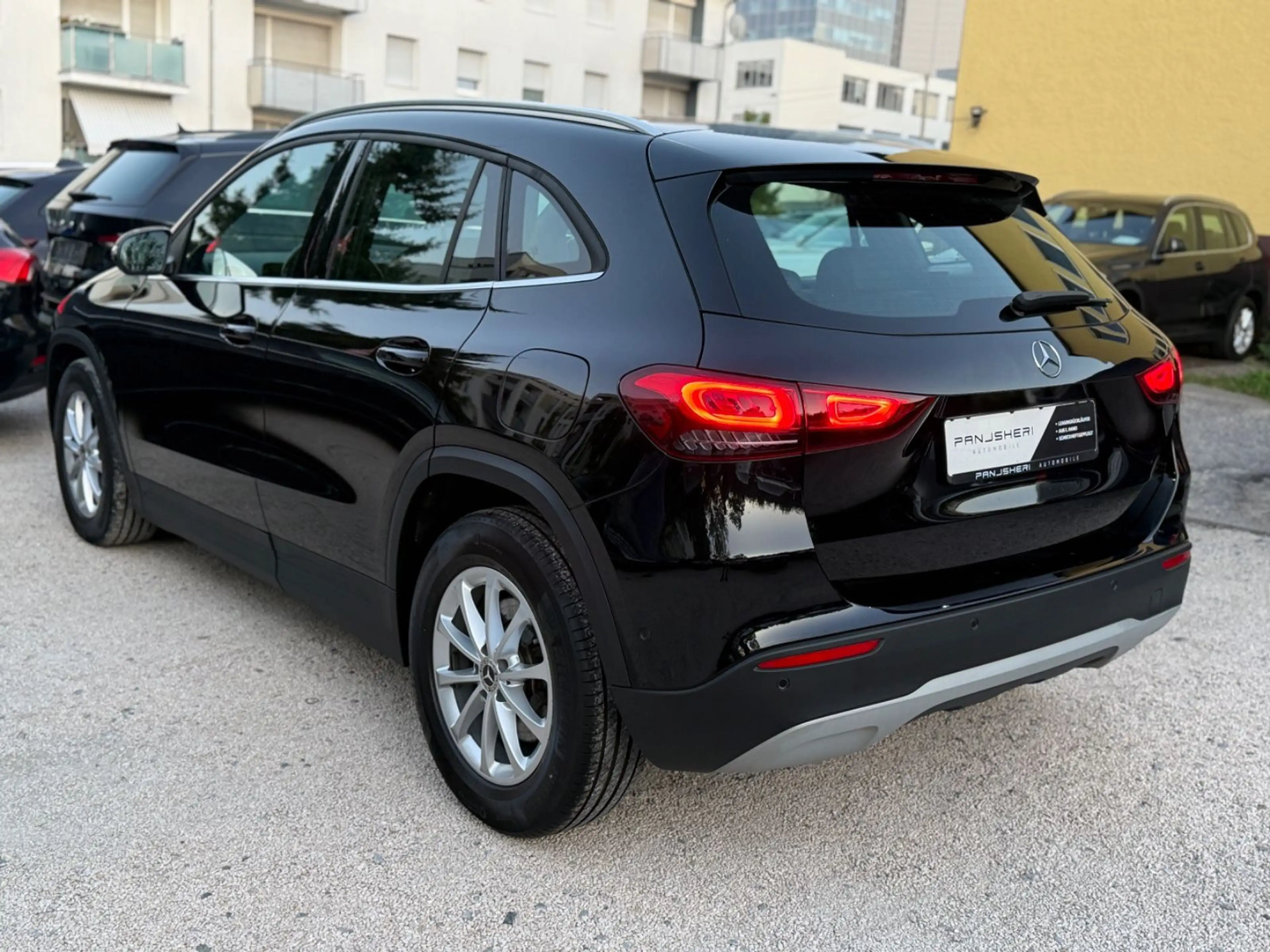 Mercedes-Benz GLA 220 GLA220d 4Matic Ambientenbeleucht LED Leder Navi — photo 4
