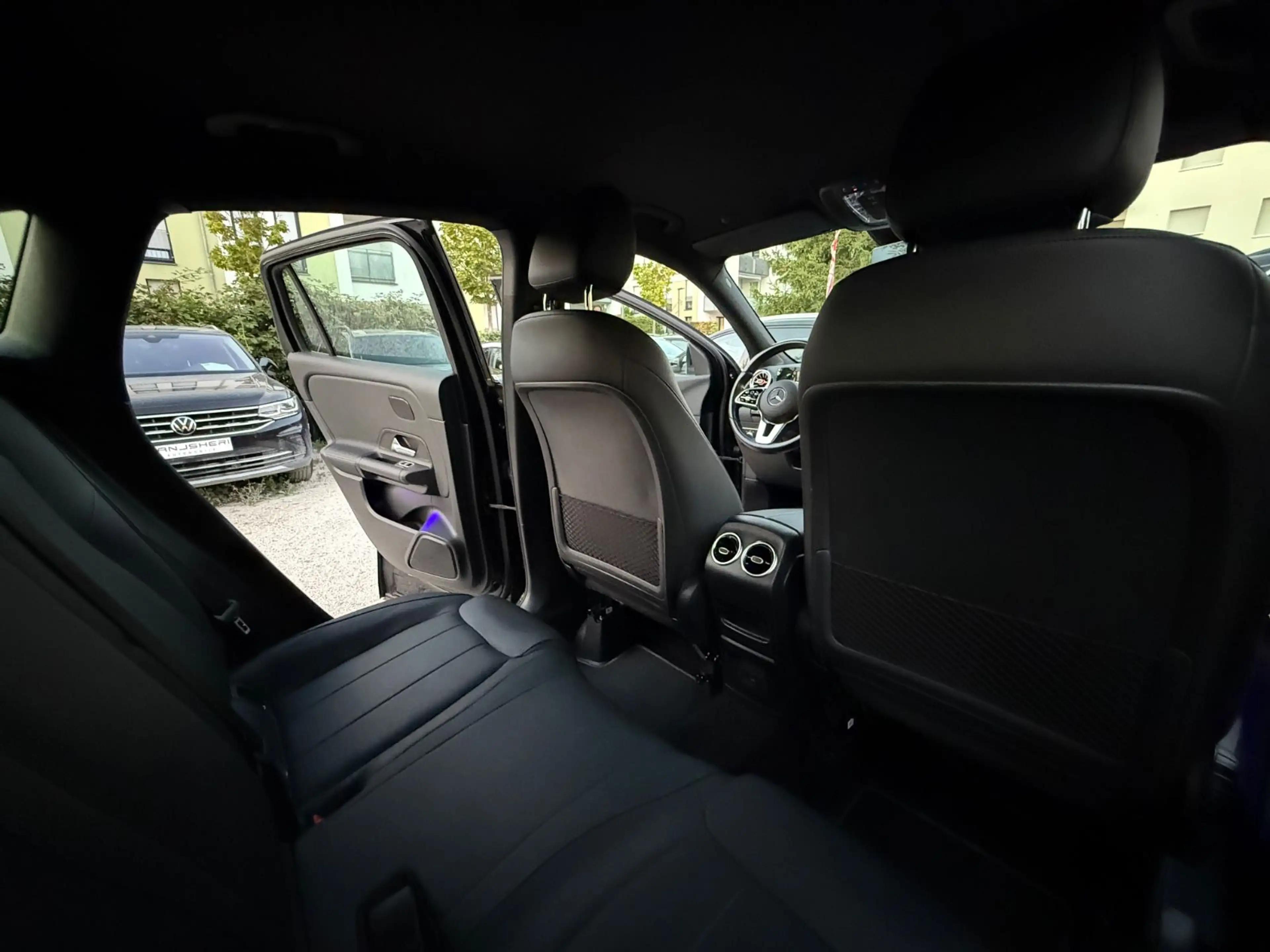 Mercedes-Benz GLA 220 GLA220d 4Matic Ambientenbeleucht LED Leder Navi — photo 14