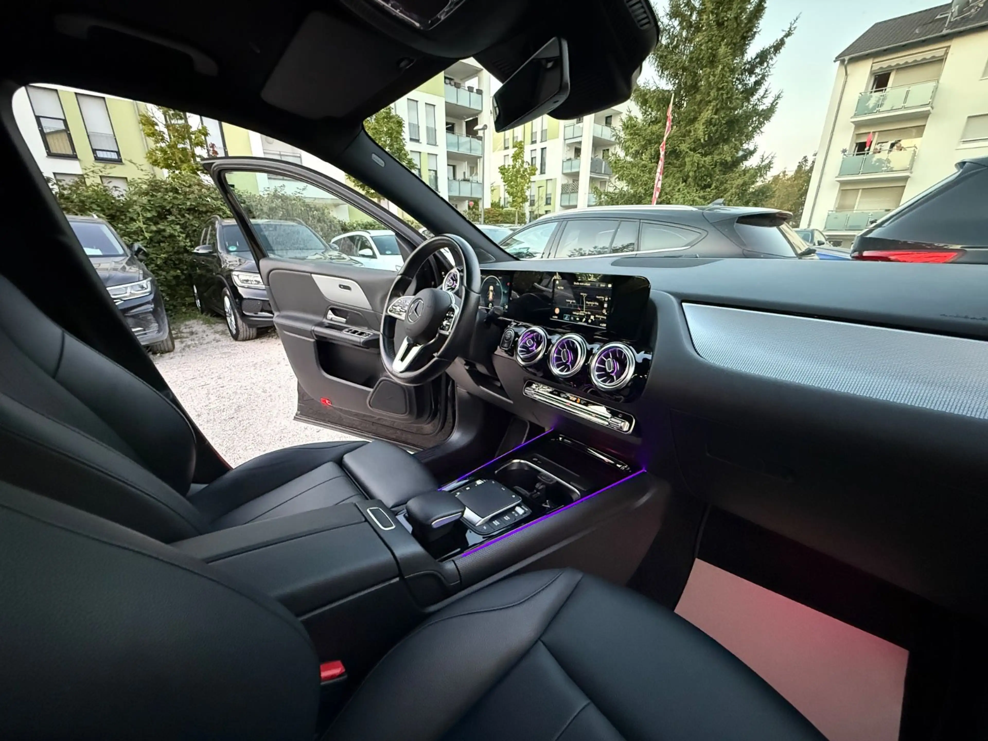 Mercedes-Benz GLA 220 GLA220d 4Matic Ambientenbeleucht LED Leder Navi — photo 11