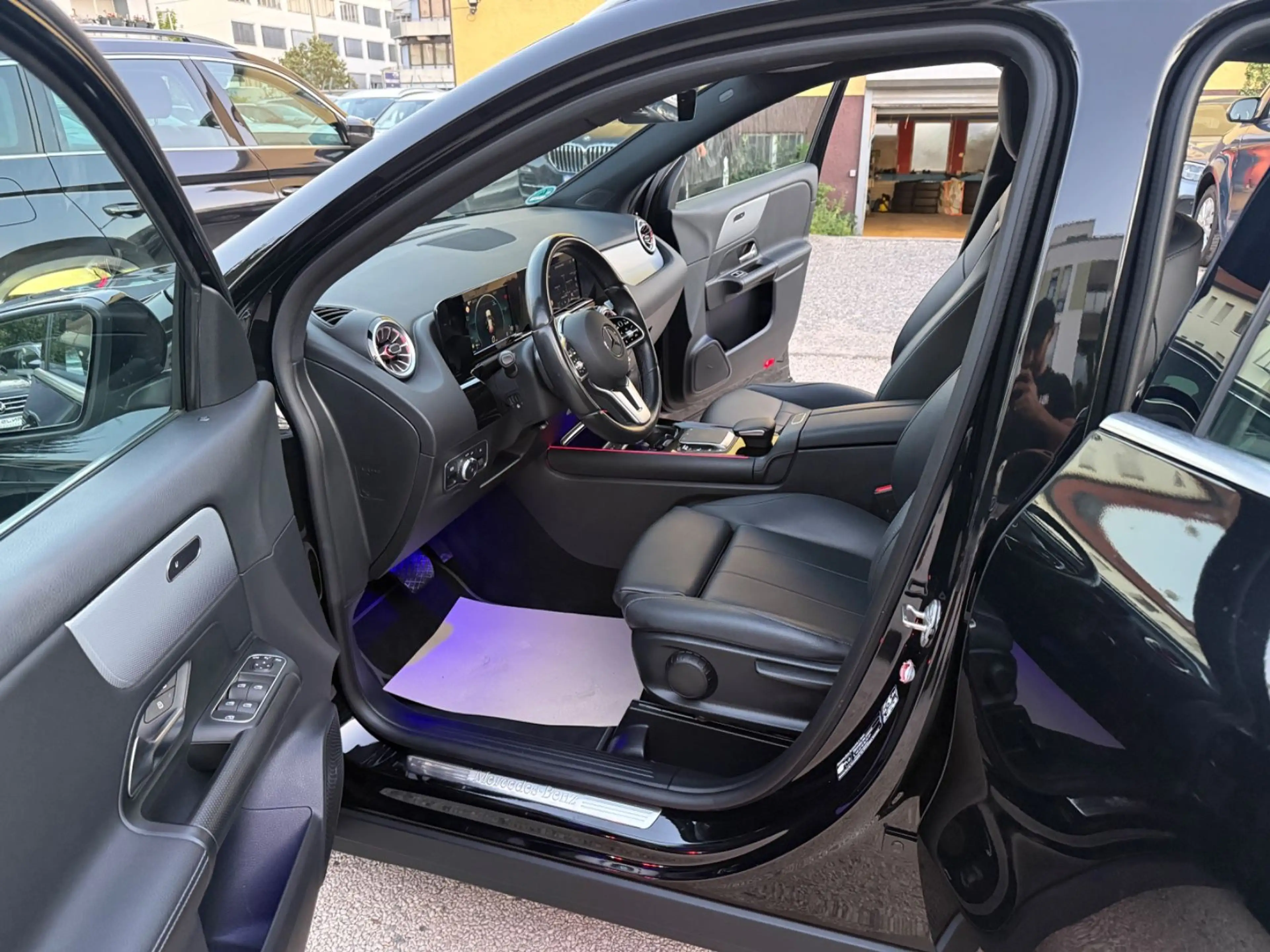 Mercedes-Benz GLA 220 GLA220d 4Matic Ambientenbeleucht LED Leder Navi — photo 9