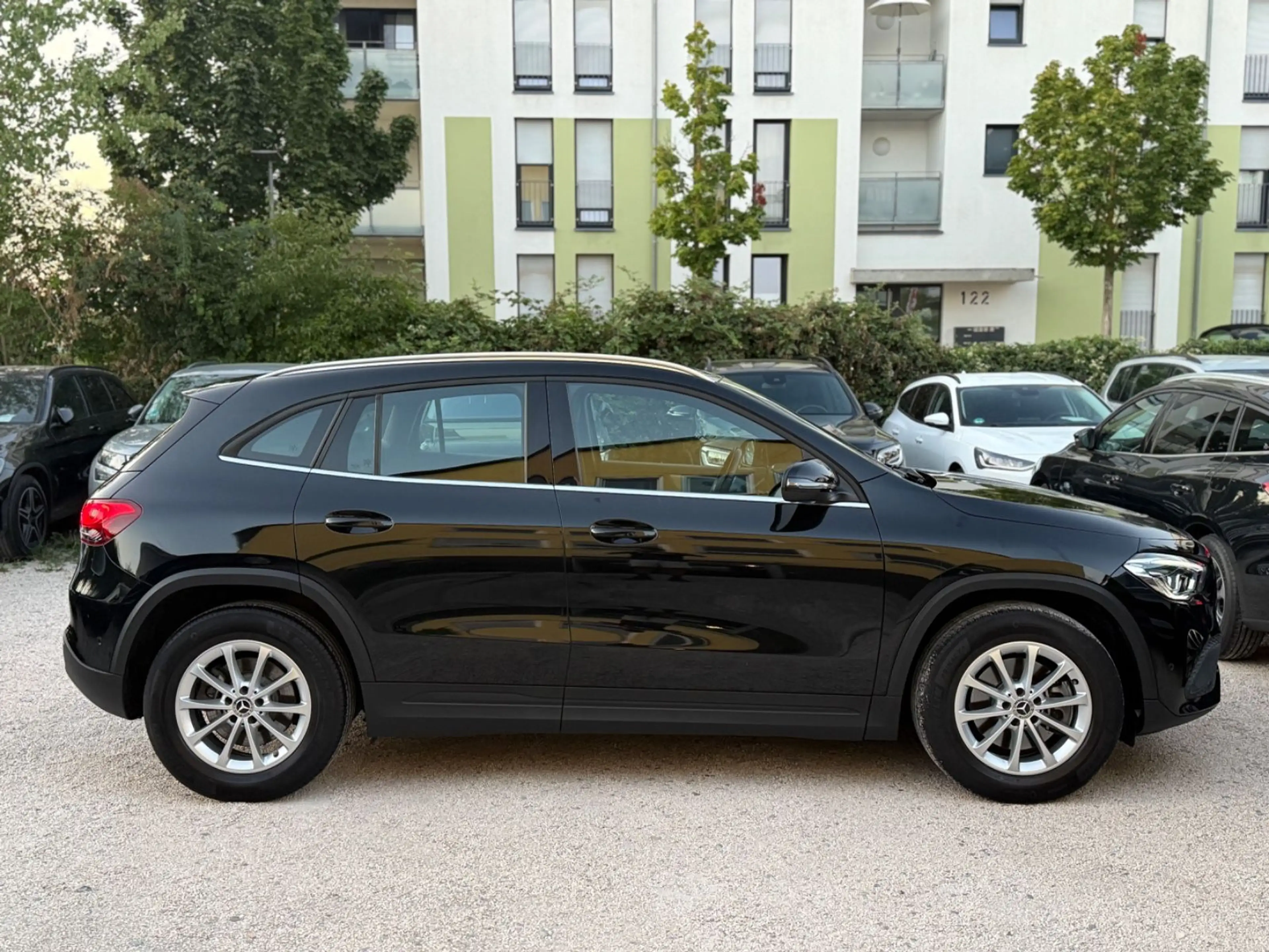 Mercedes-Benz GLA 220 GLA220d 4Matic Ambientenbeleucht LED Leder Navi — photo 7