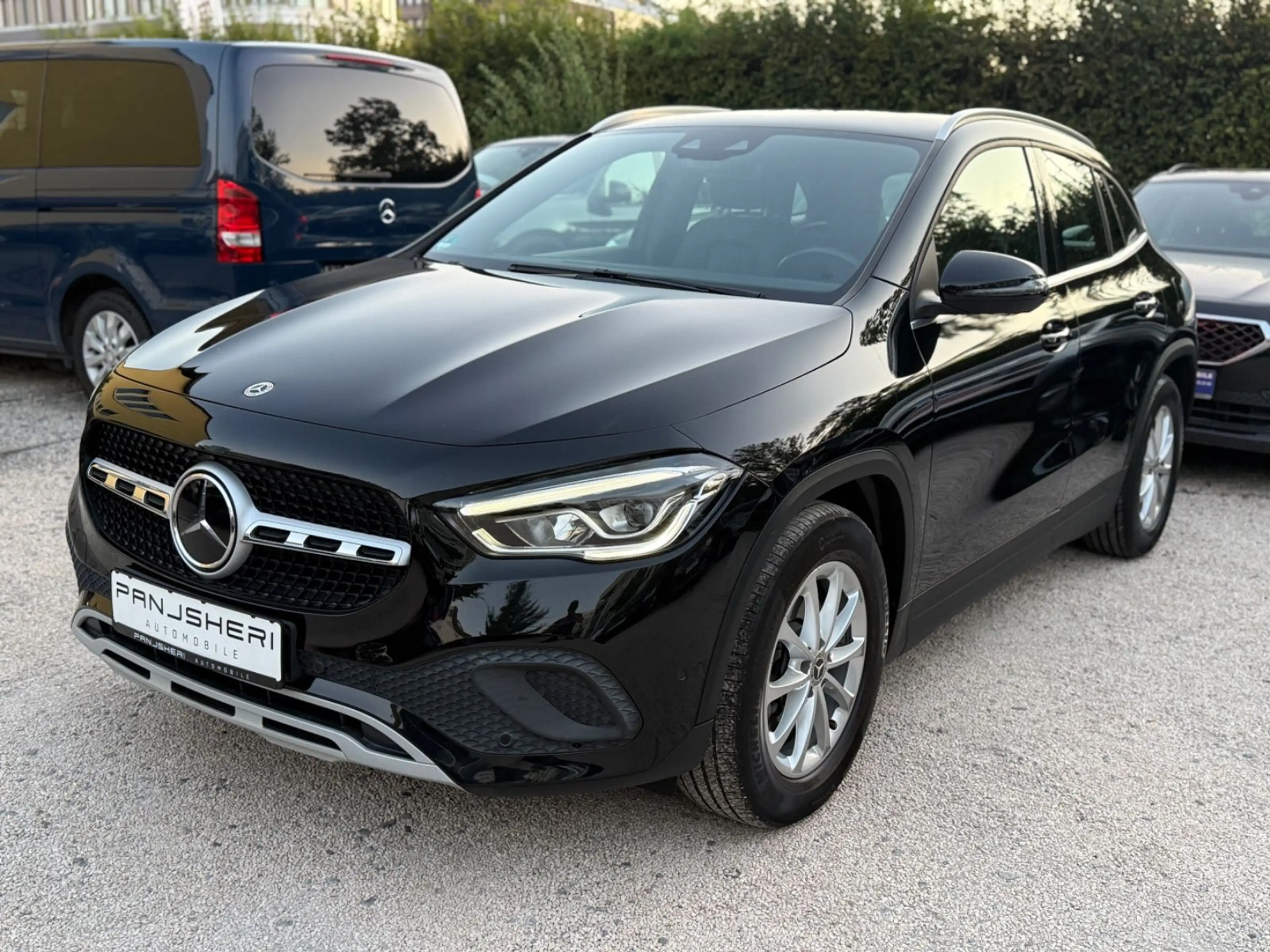 Mercedes-Benz GLA 220 GLA220d 4Matic Ambientenbeleucht LED Leder Navi — photo 3