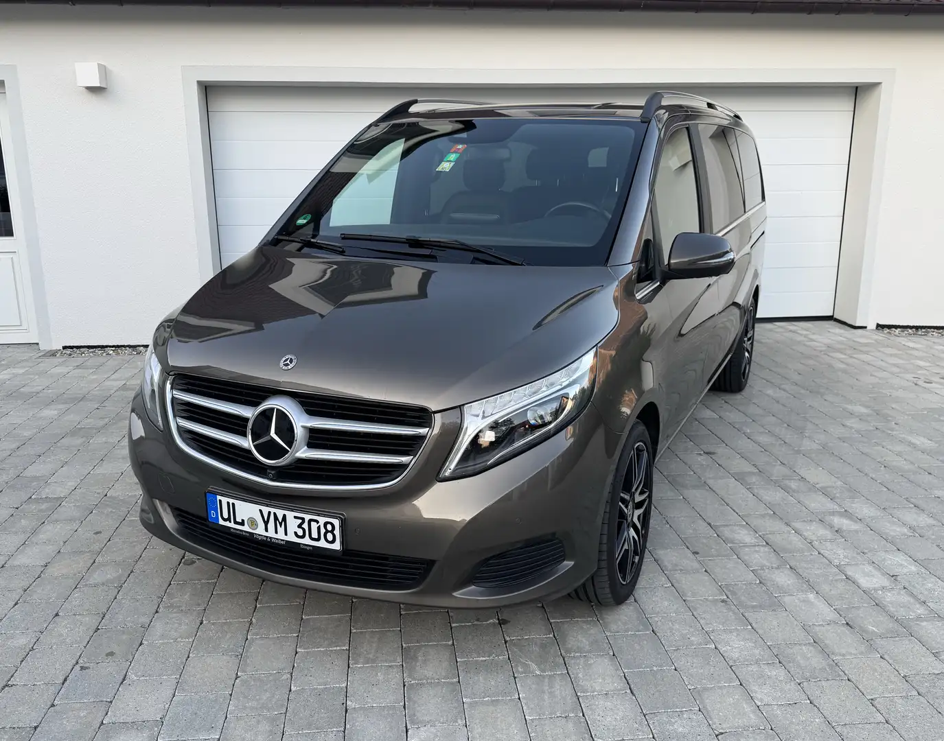 Mercedes-Benz V 220 V 250d 4M AVANTG./EDITION 4MATIC lang Grau - 1