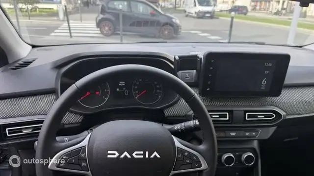 Dacia Sandero view 11