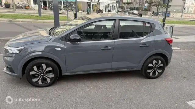 Dacia Sandero view 5