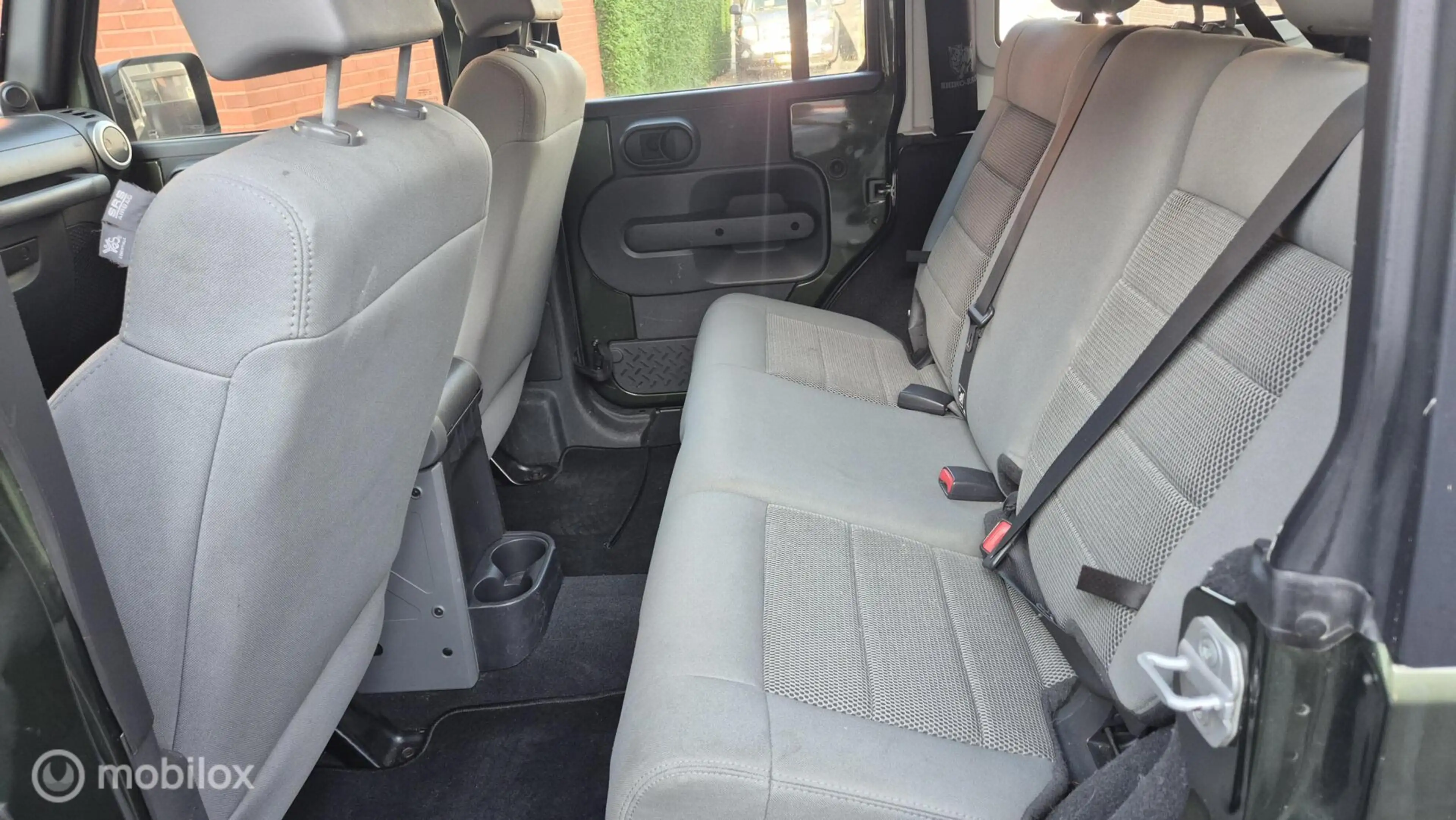 Jeep Wrangler Unlimited 3.8 Sahara — photo 8