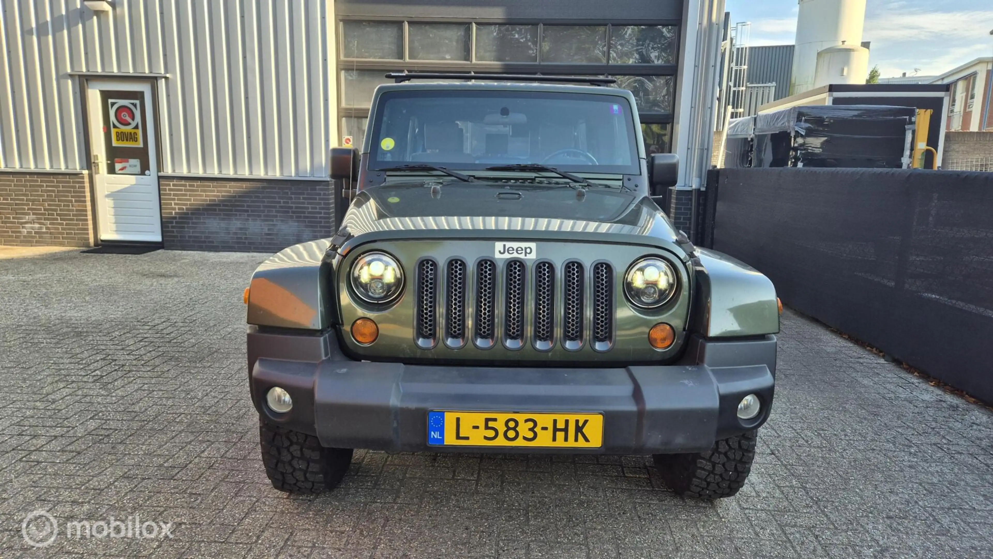 Jeep Wrangler Unlimited 3.8 Sahara — photo 2