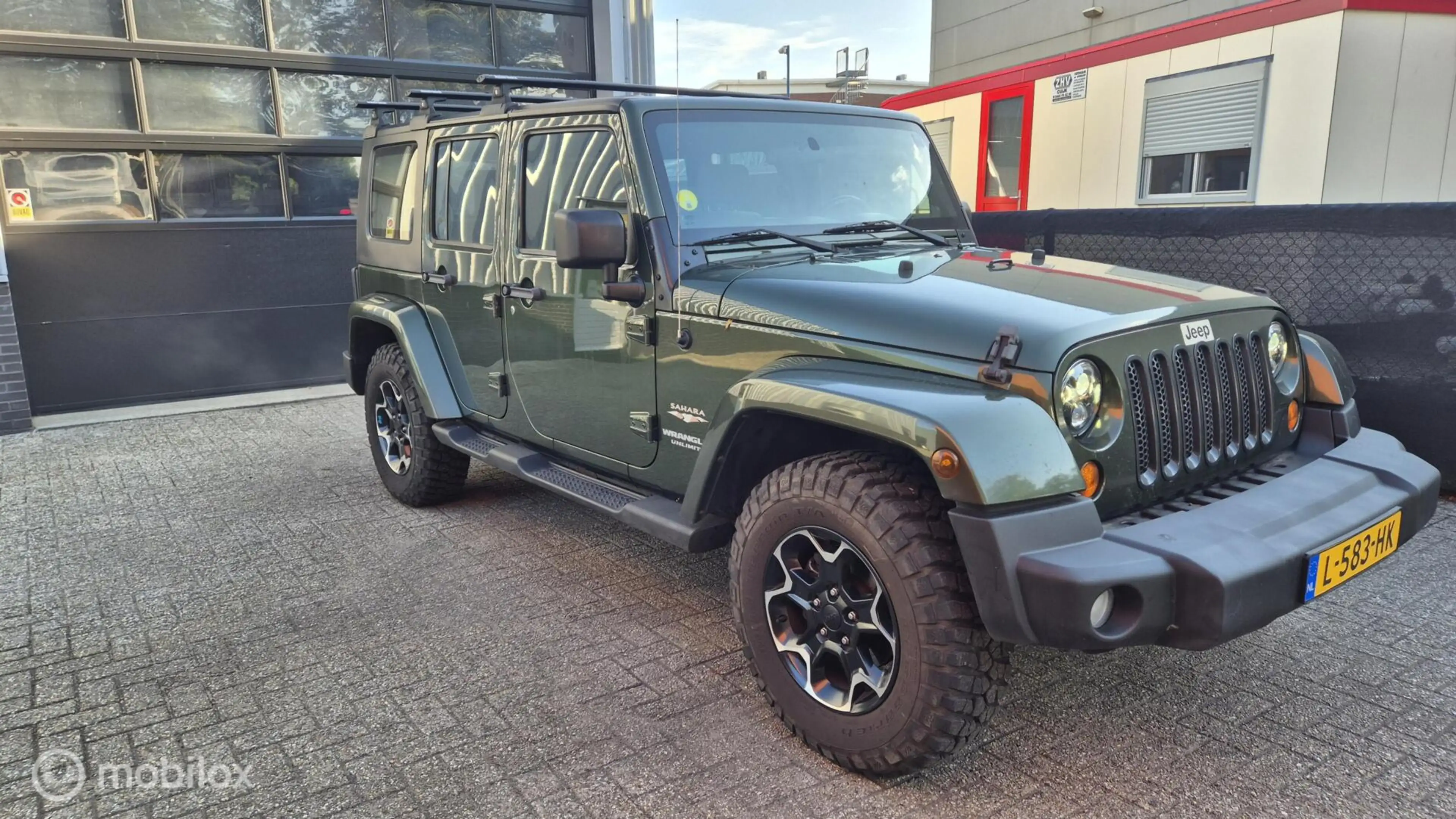 Jeep Wrangler Unlimited 3.8 Sahara — photo 3