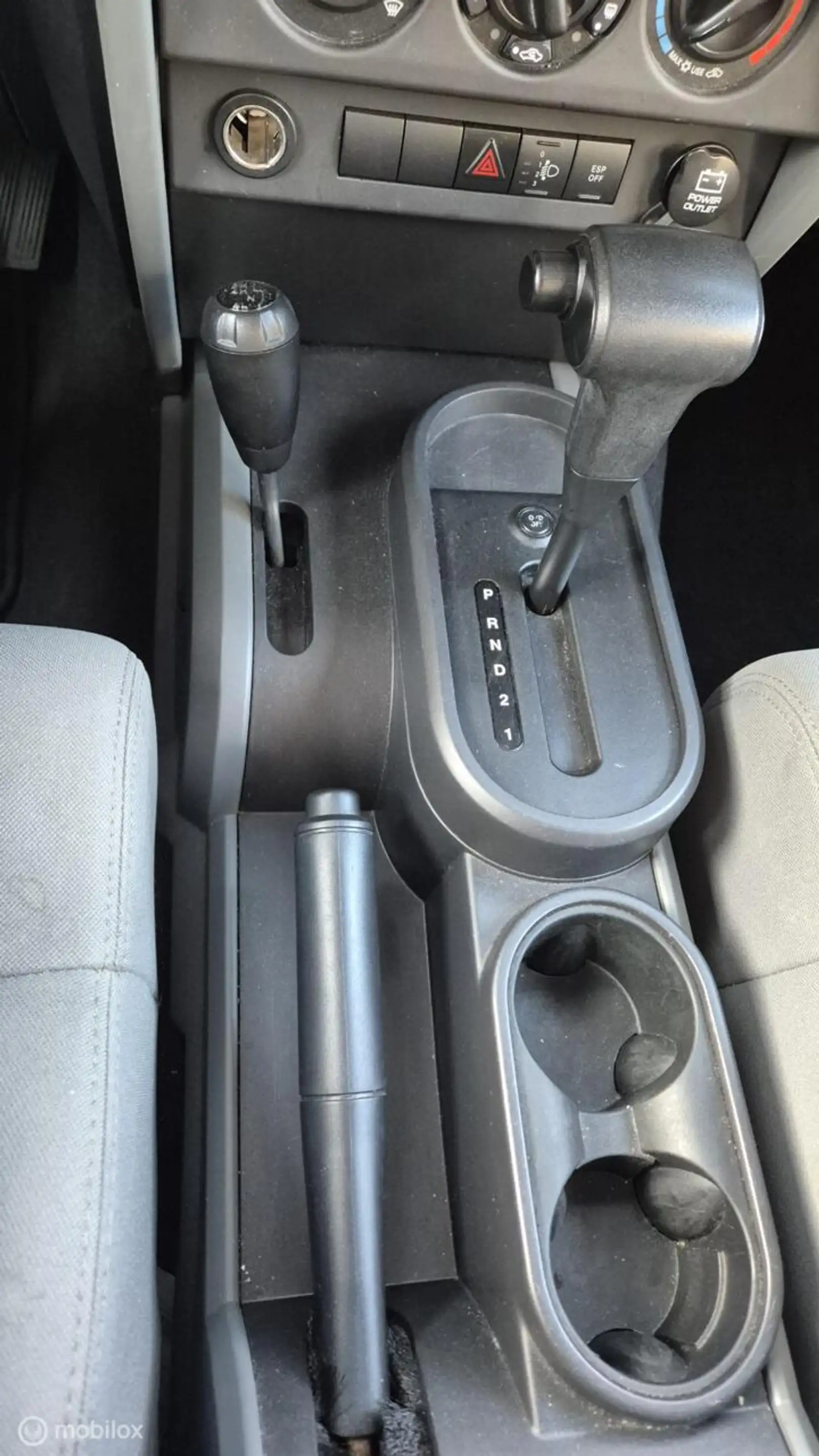 Jeep Wrangler Unlimited 3.8 Sahara — photo 10