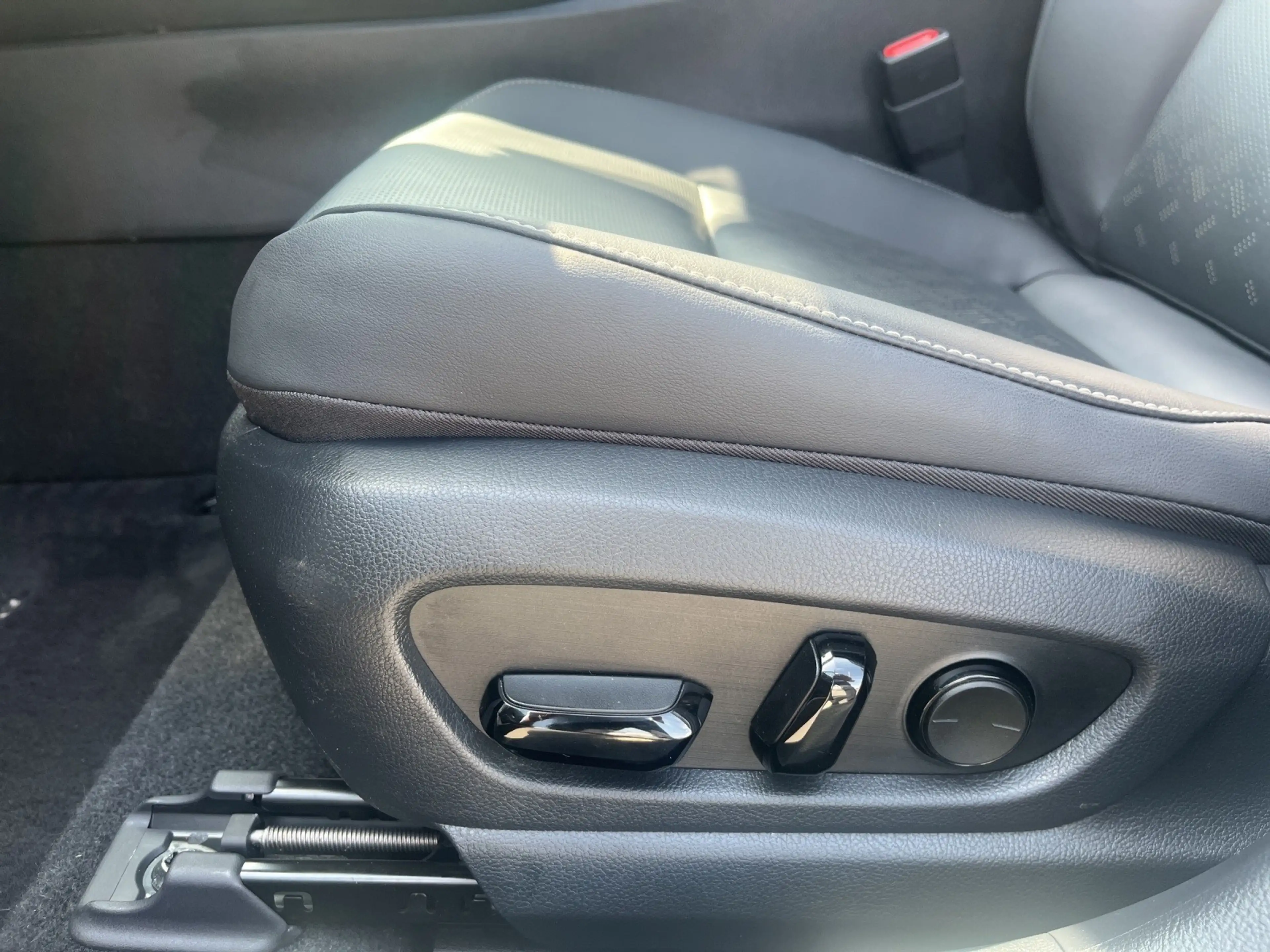 Lexus UX 250h 250 h*EXECUTIVE*HUD*LEDER*SCHIEBEDACH — photo 15