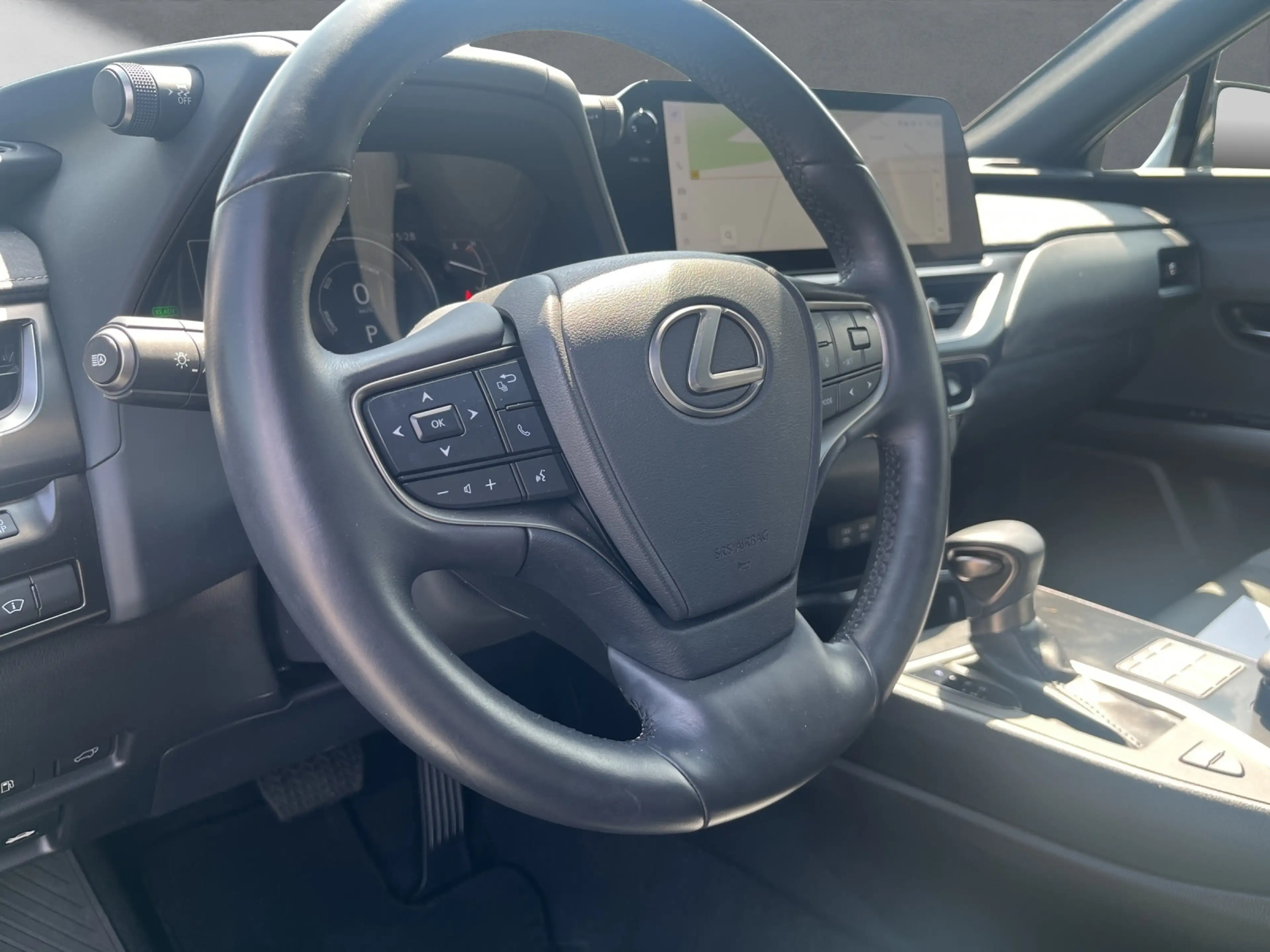 Lexus UX 250h 250 h*EXECUTIVE*HUD*LEDER*SCHIEBEDACH — photo 10