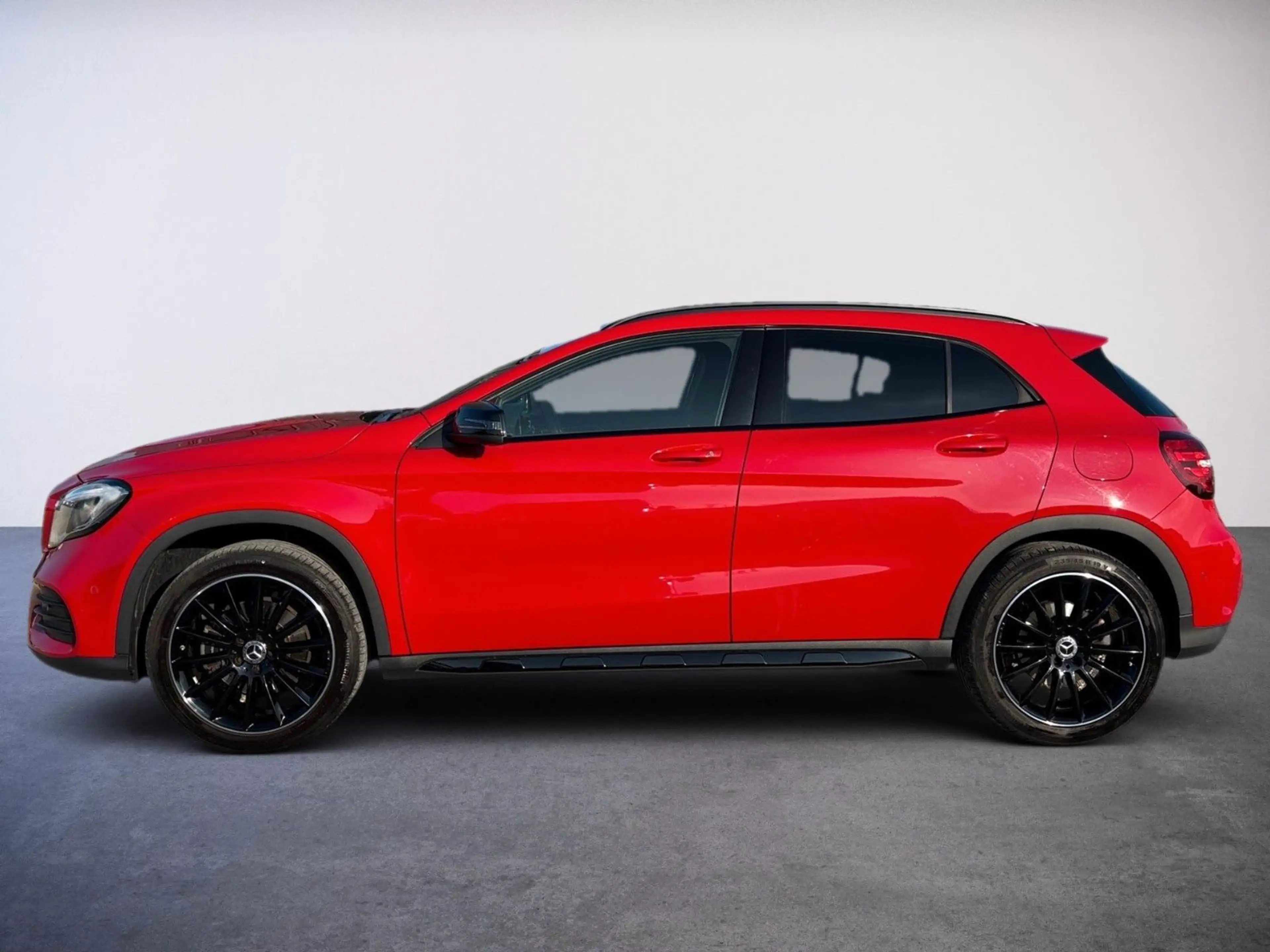 Mercedes-Benz GLA 220 4Matic*AMG*PANO*LED* — photo 4