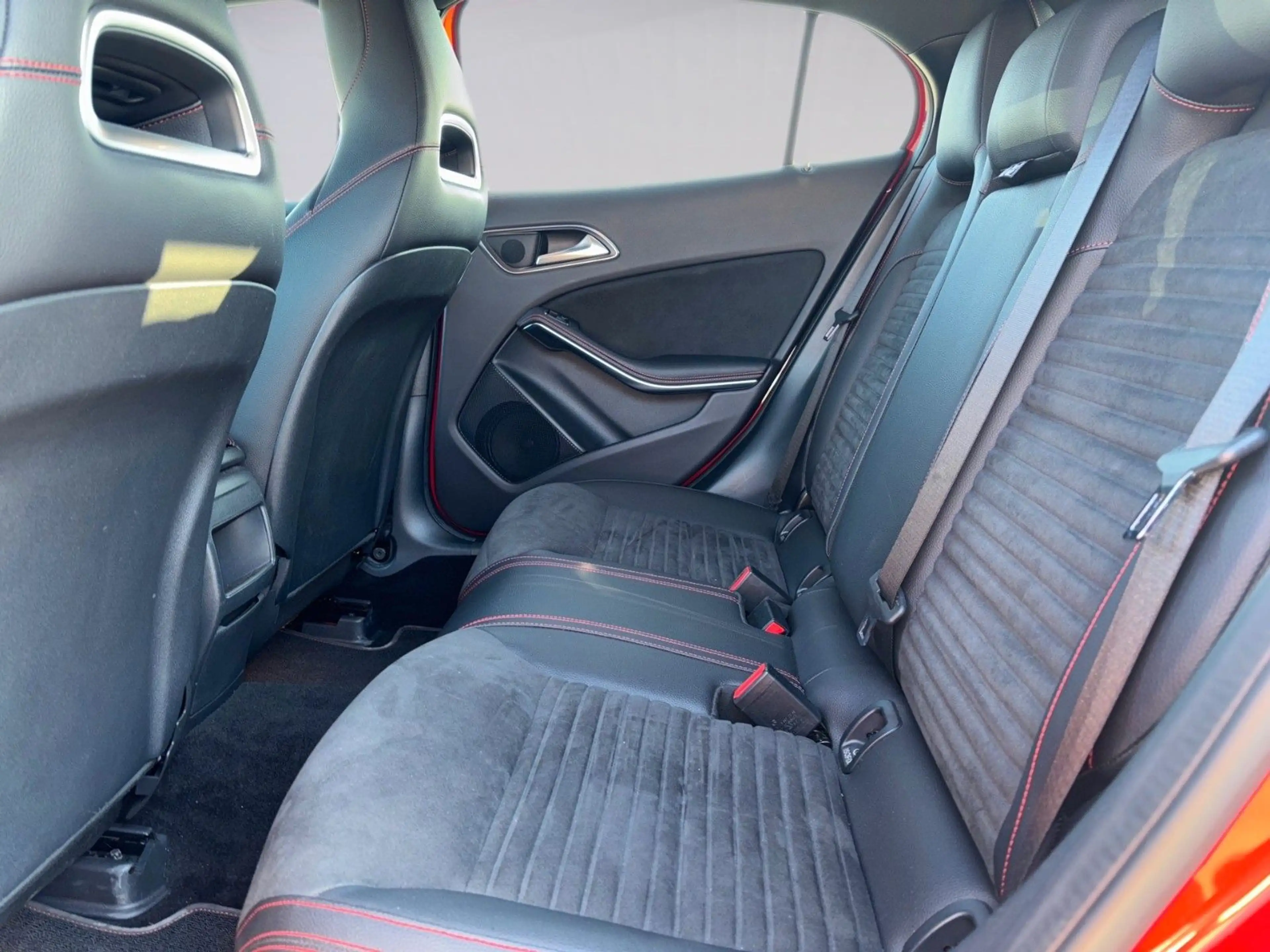 Mercedes-Benz GLA 220 4Matic*AMG*PANO*LED* — photo 13