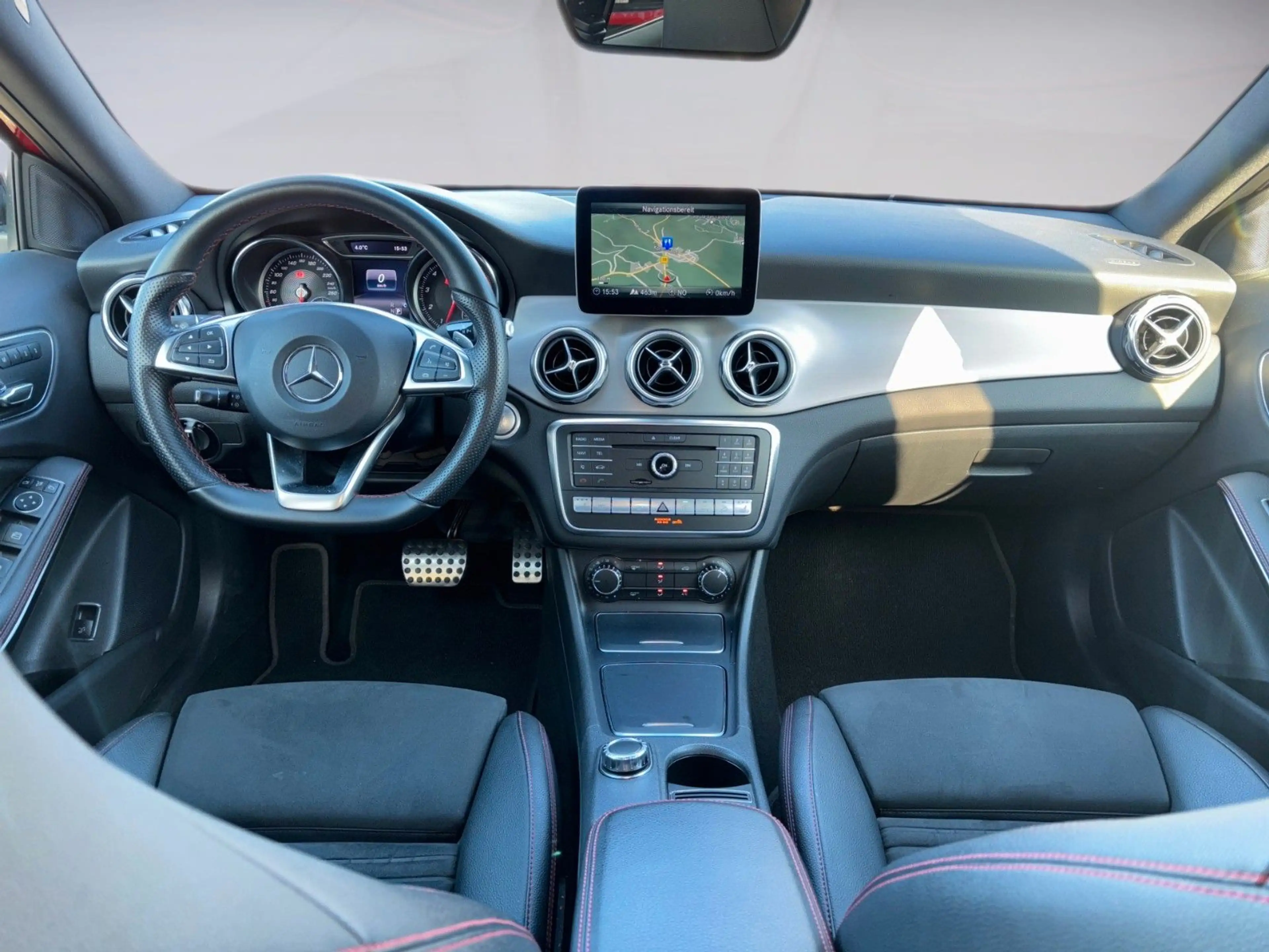 Mercedes-Benz GLA 220 4Matic*AMG*PANO*LED* — photo 11
